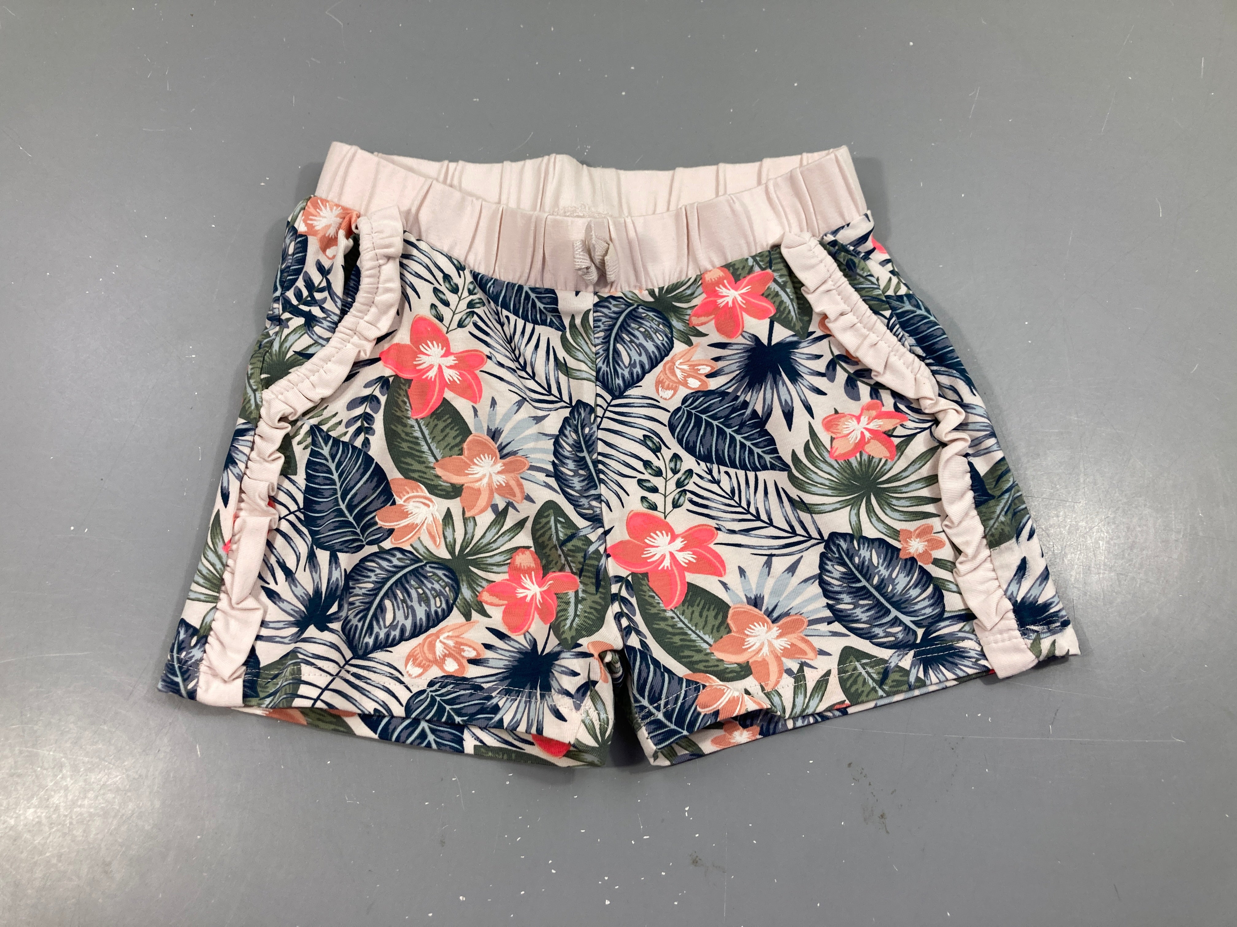 Short molleton blanc feuillage