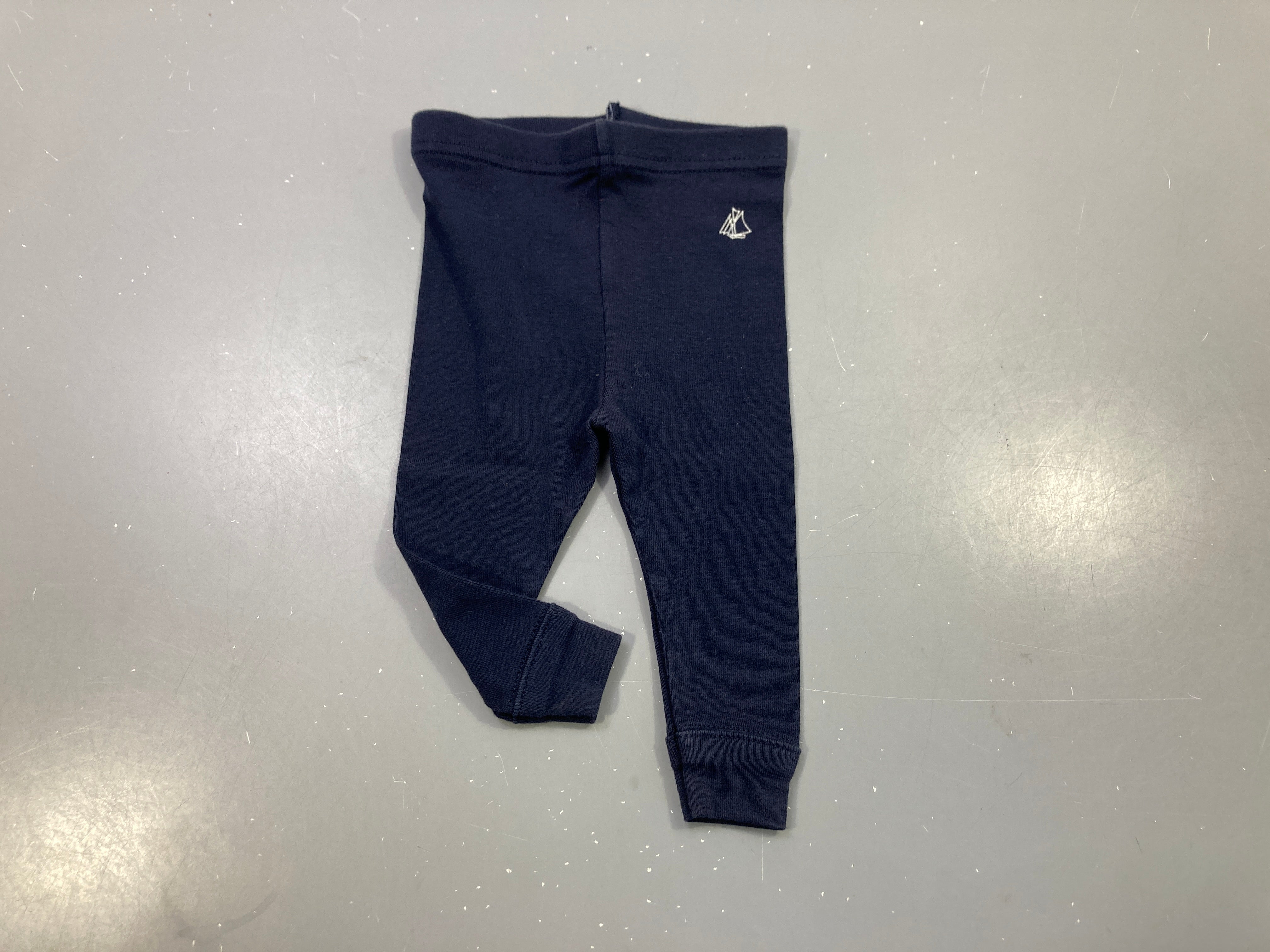 Legging bleu marine, motif bâteau blanc