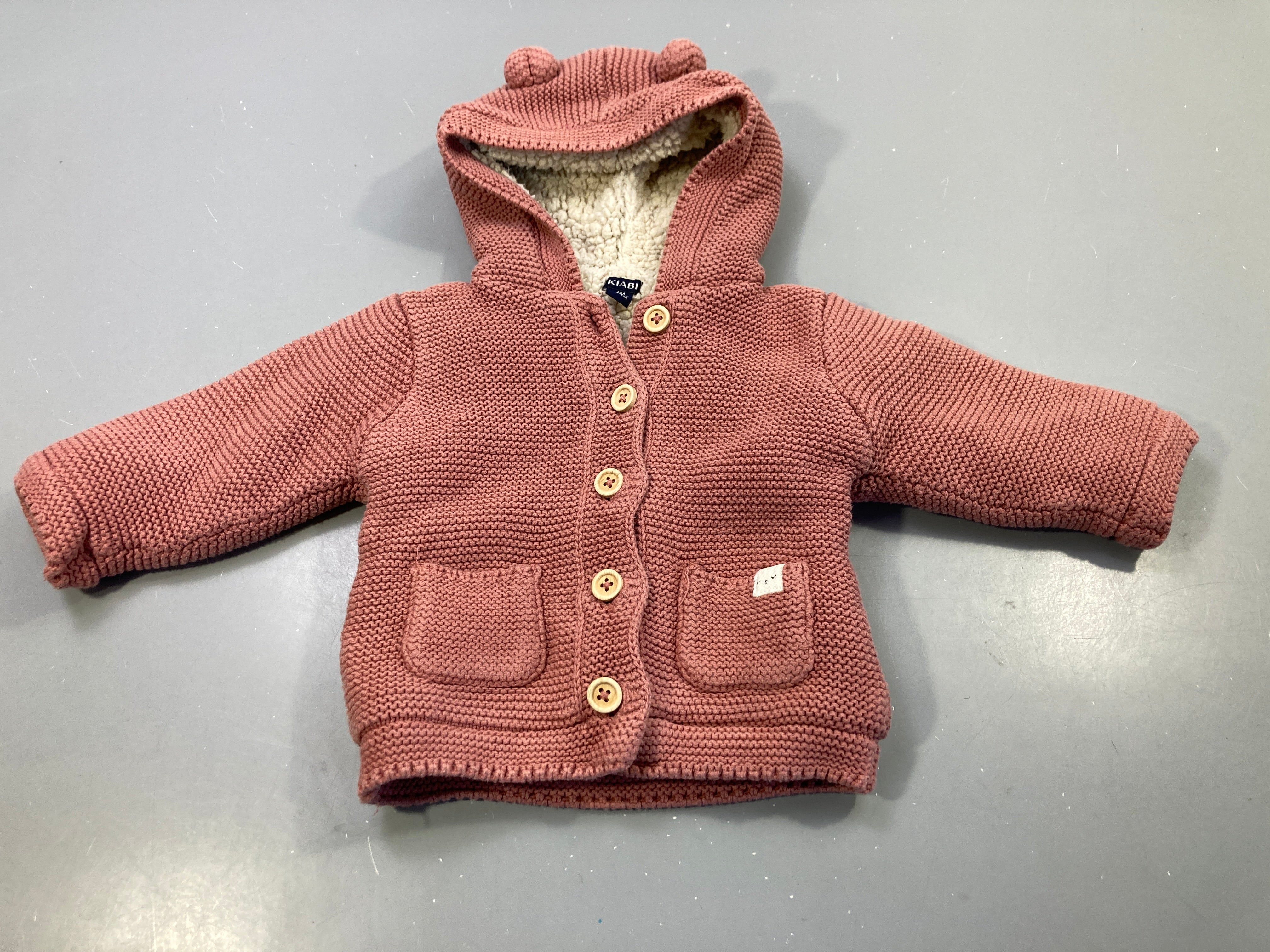 Gilet à capuche avec petites oreilles tricot rose, intérieur moutonné