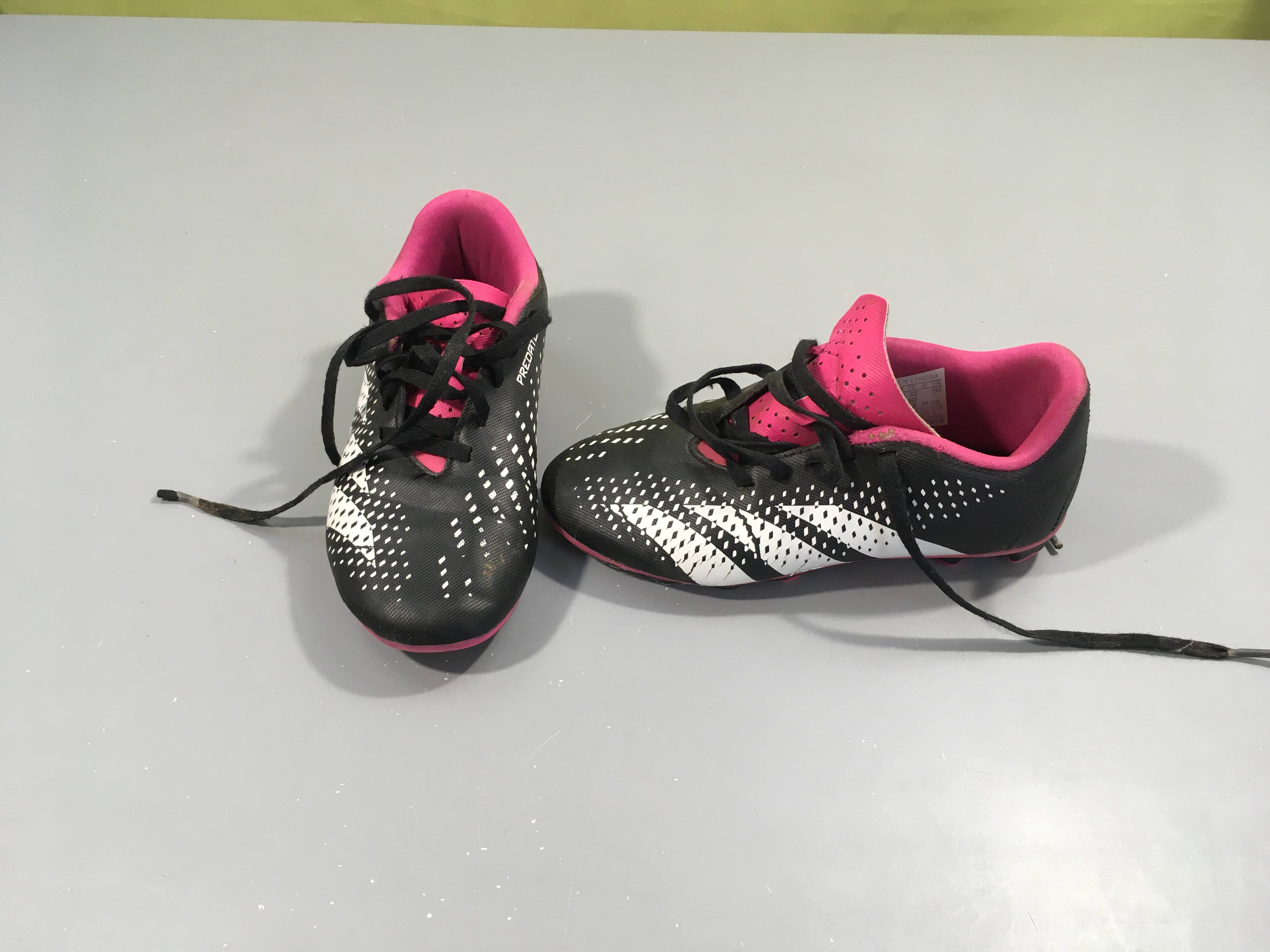 Baskets à crampons noir/blanc/rose lacets, 32