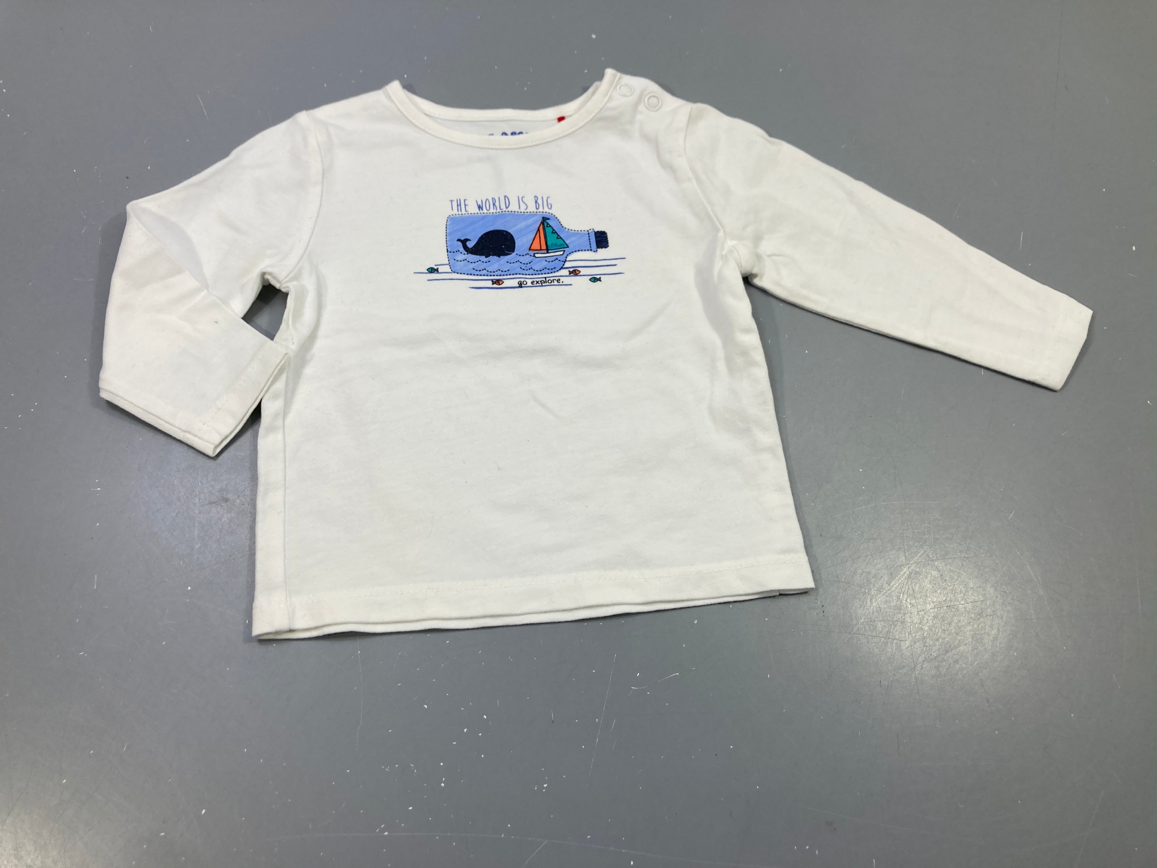 T-shirt m.l bl baleine et bâteau dans une bouteille, pas de taille indiquée estimée 6m