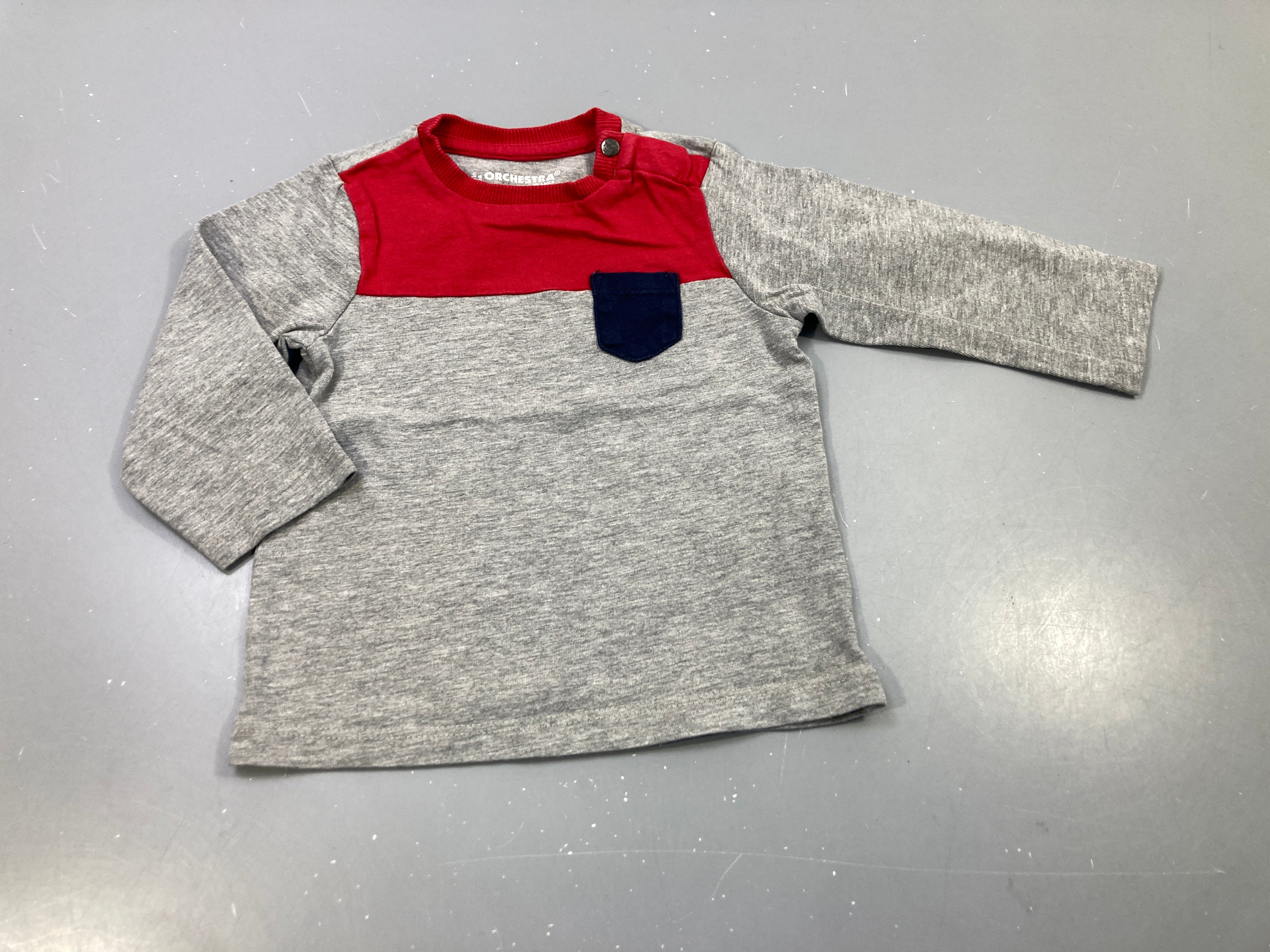 T-shirt m.l gris flammé, rouge, poche bleu marine