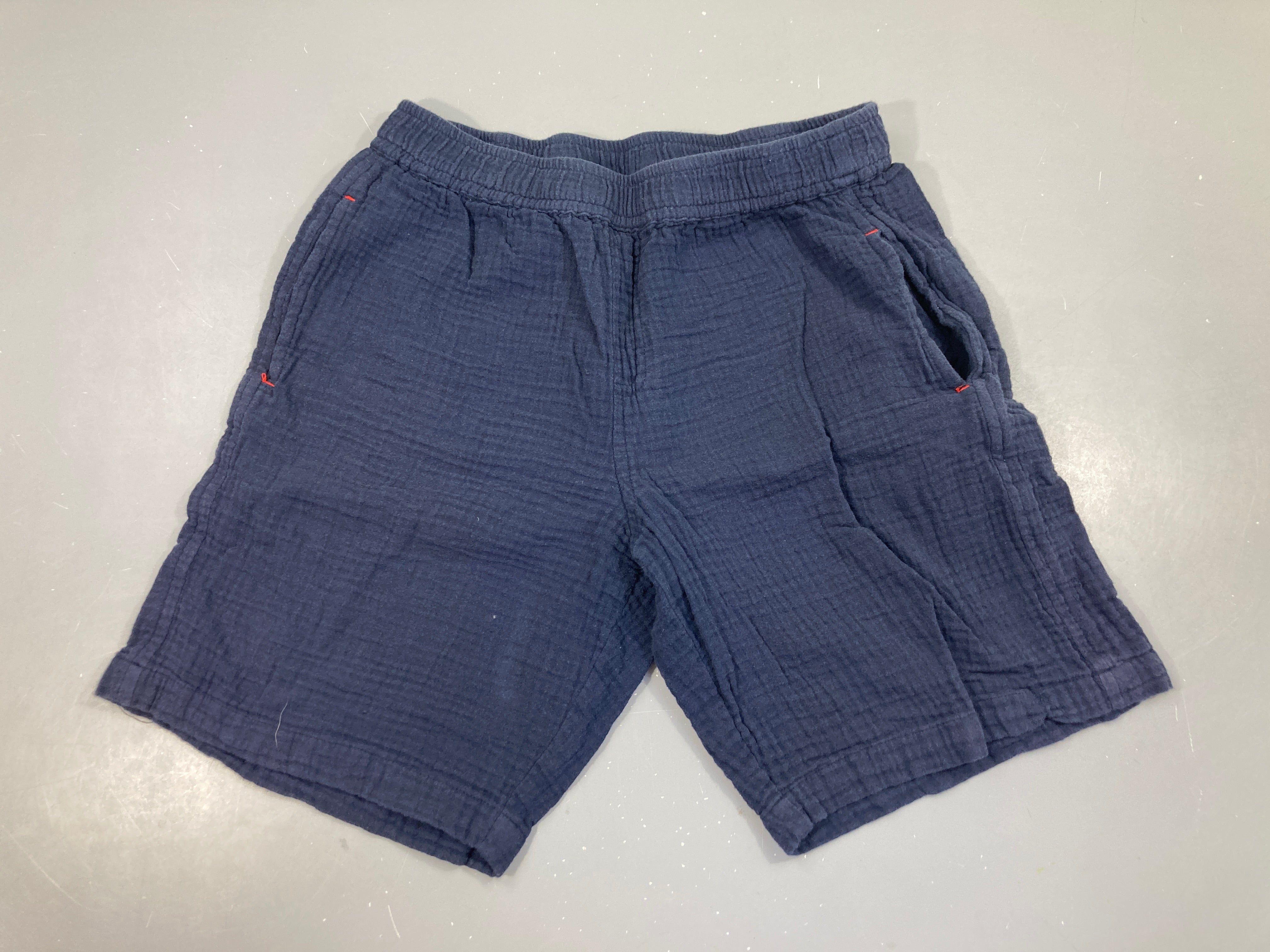 Bermuda coton tetra bleu marine, un peu bouloché