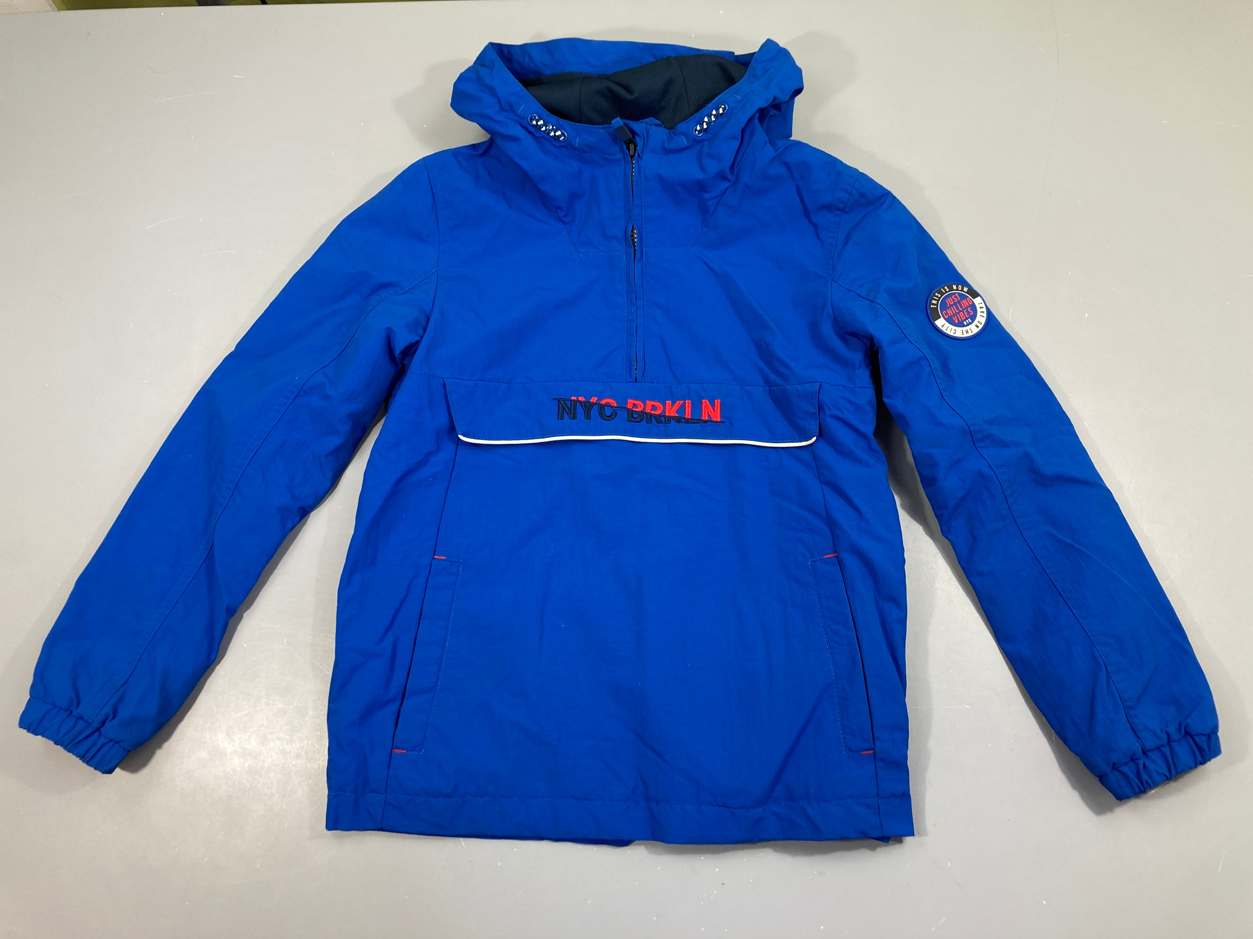 Veste légère à enfiler bleu à capuche NYC BRKLN