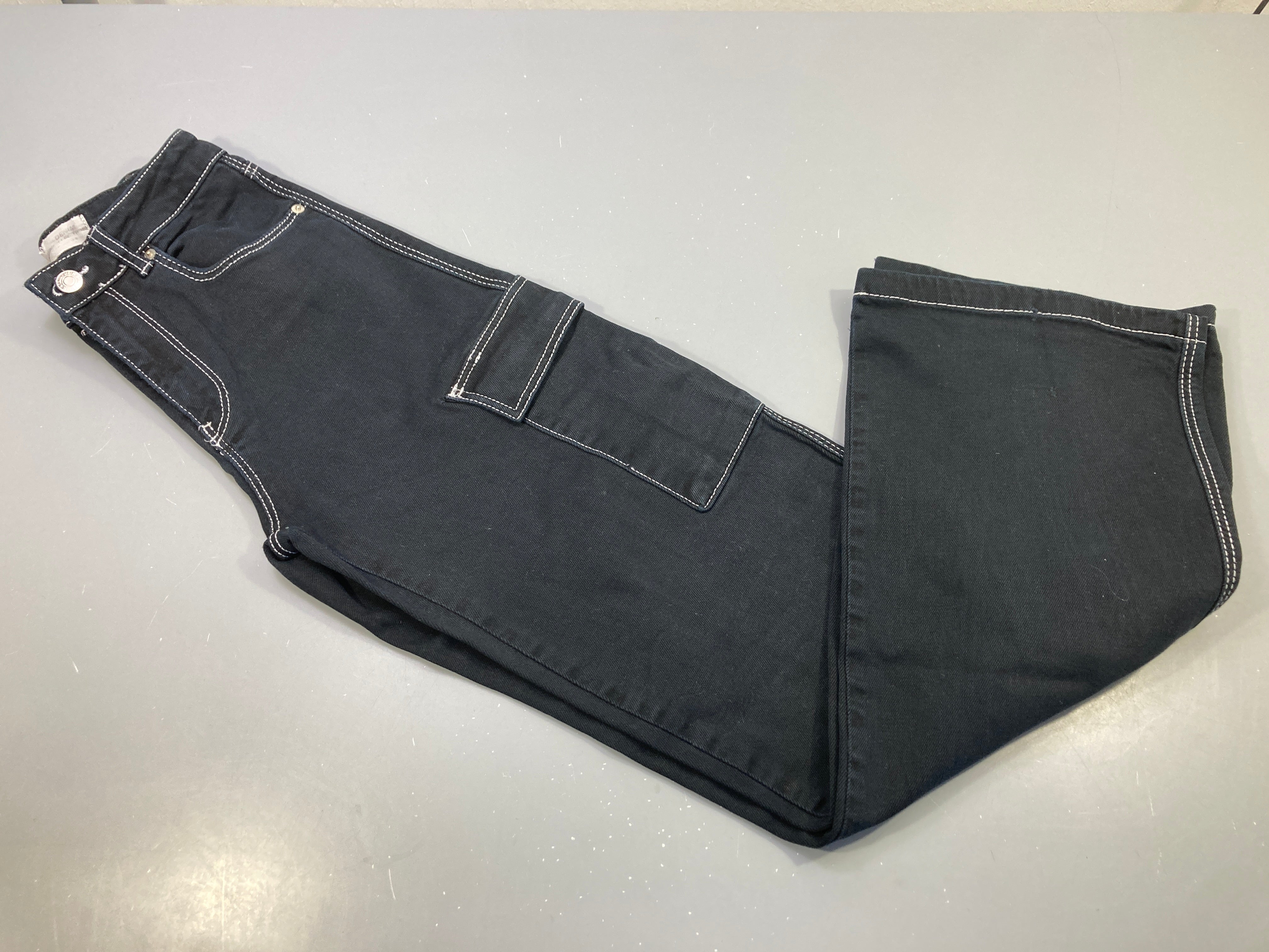 Pantalon cargo denim noir, coutures blanches. Tally-weijl T34