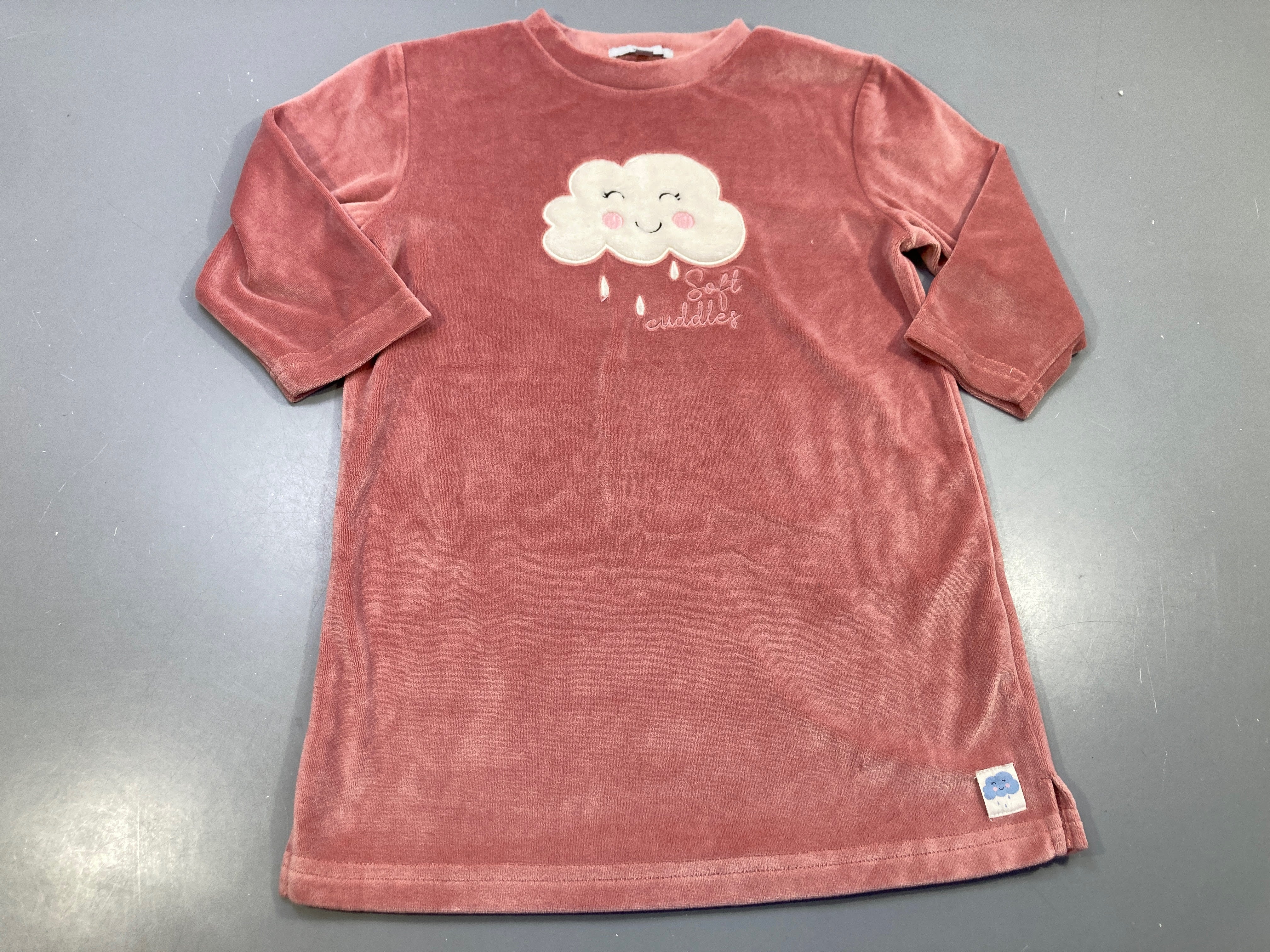 Robe de nuit ml en velours rose, nuage en velours blanc , Véritas