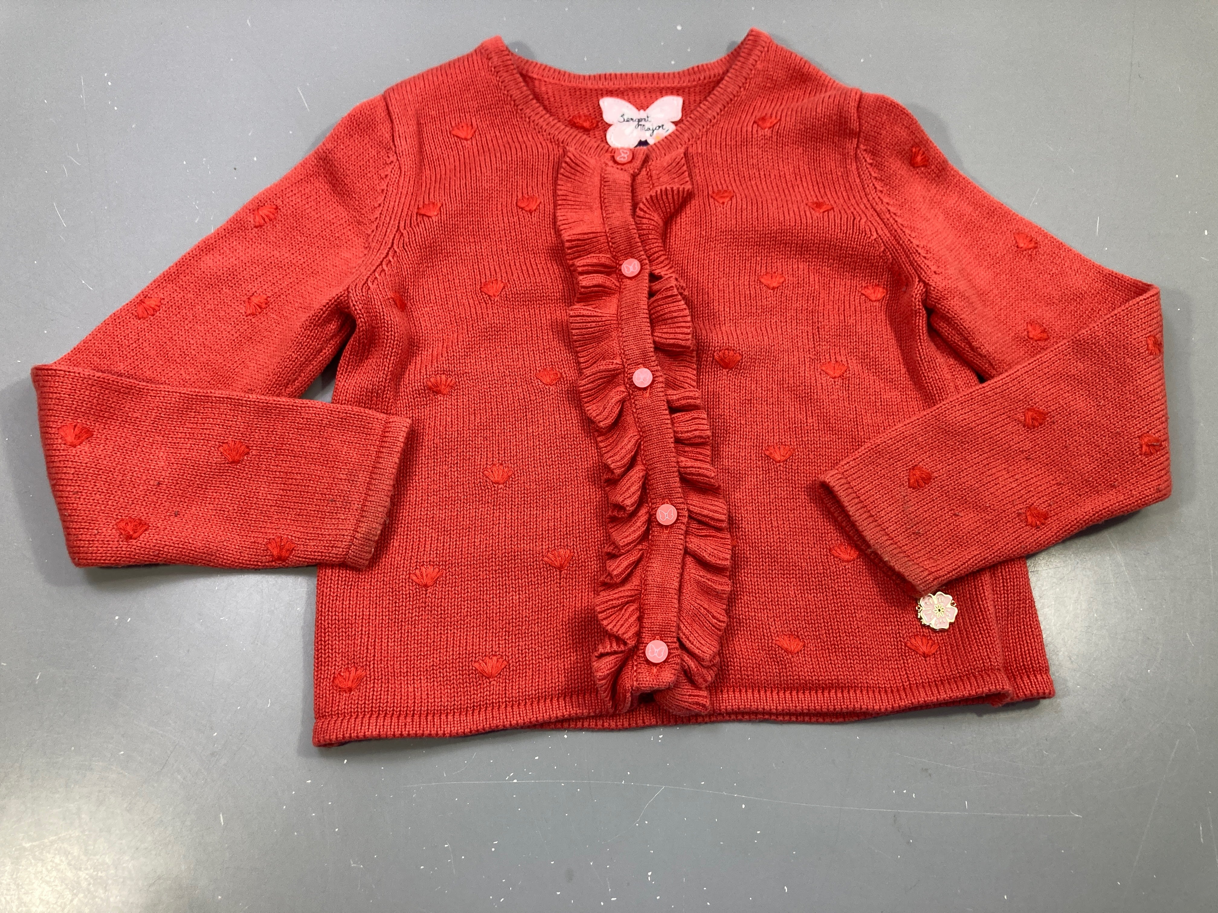 Gilet rose saumon texturé , boutons papillons