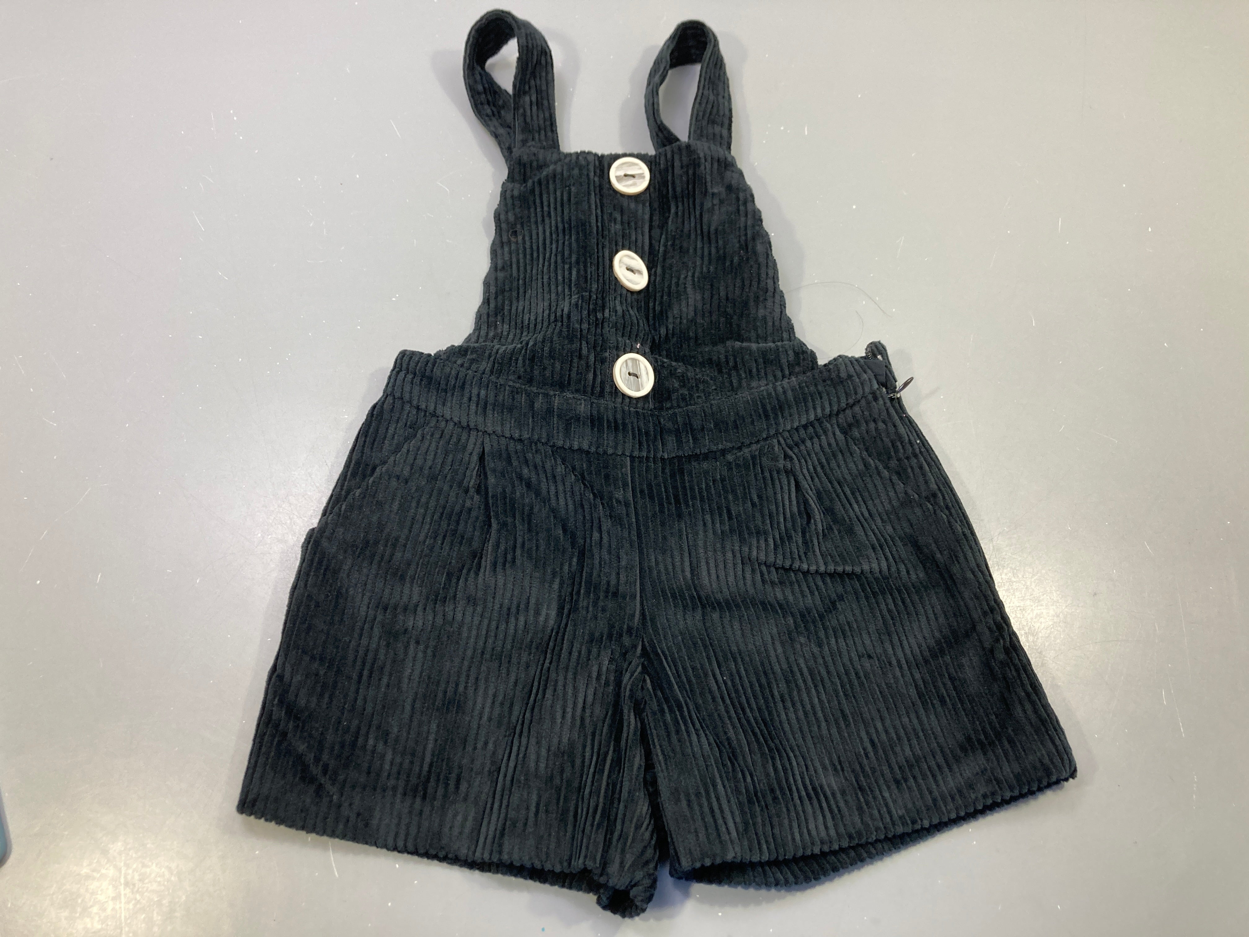 Salopette short en velours côtelé noir, 3 gros boutons