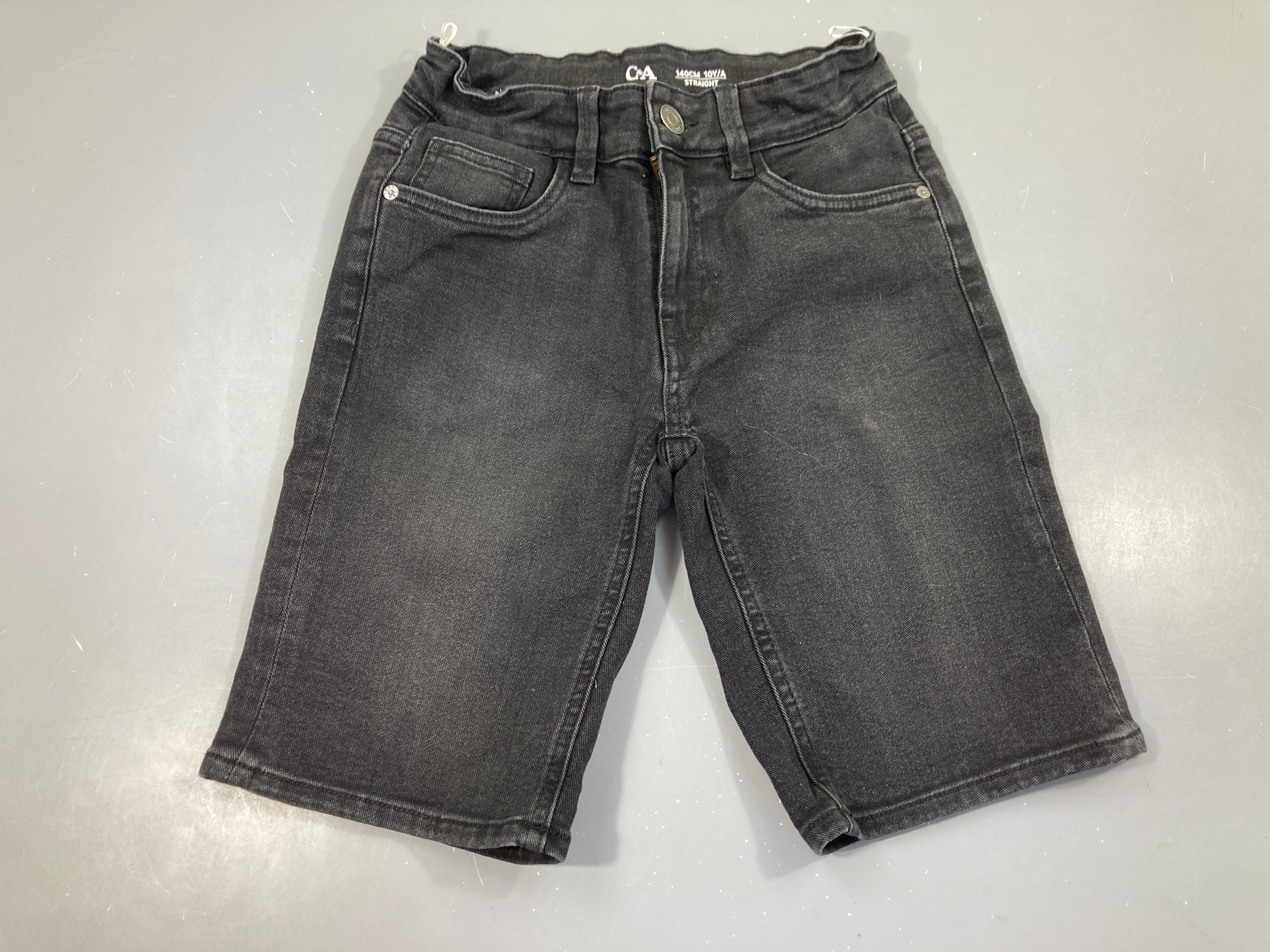 Bermuda en jean straight noir