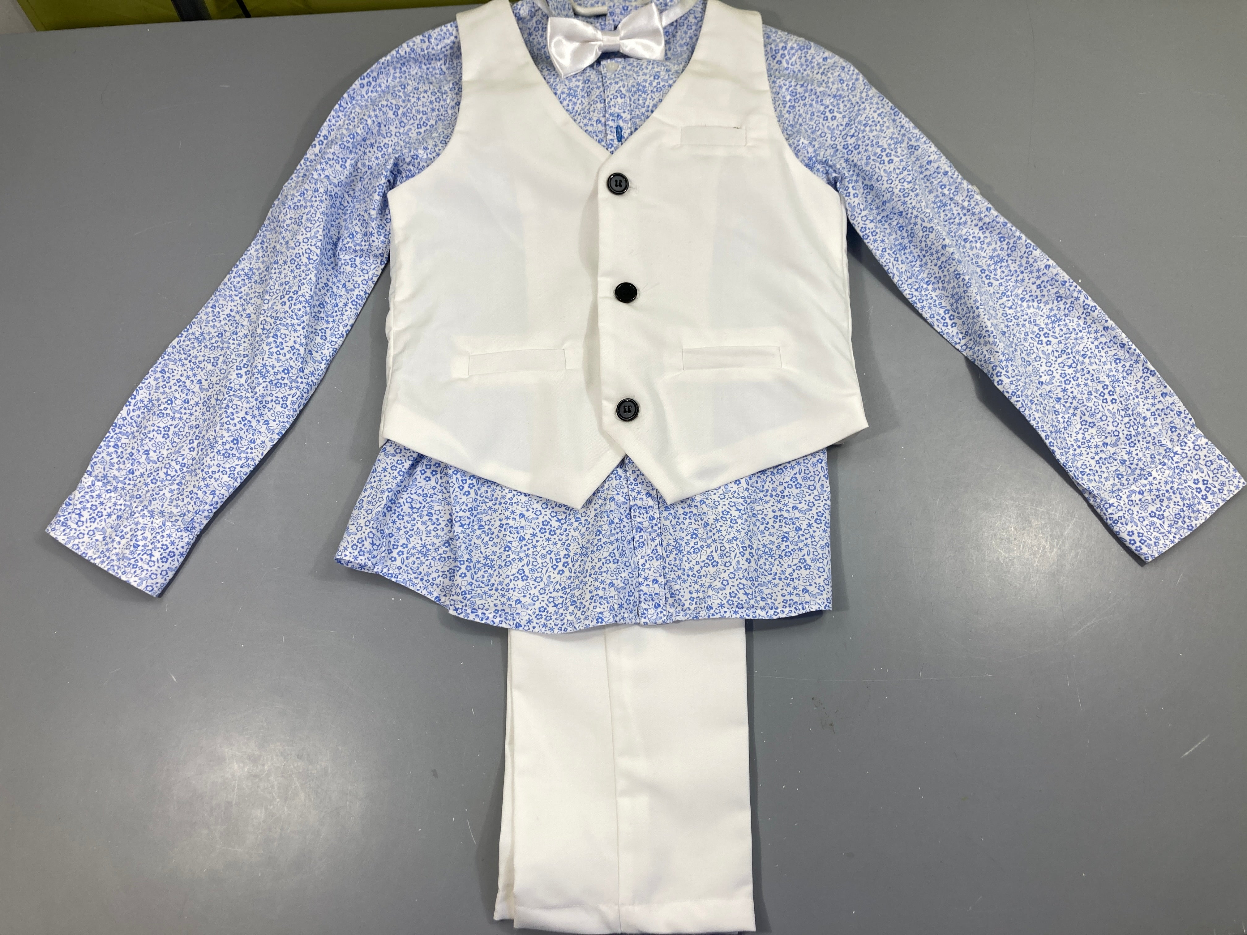 Gilet de costume s.m blanc + Pantalon + chemise m.l fleurie bleue + noeud papillon
