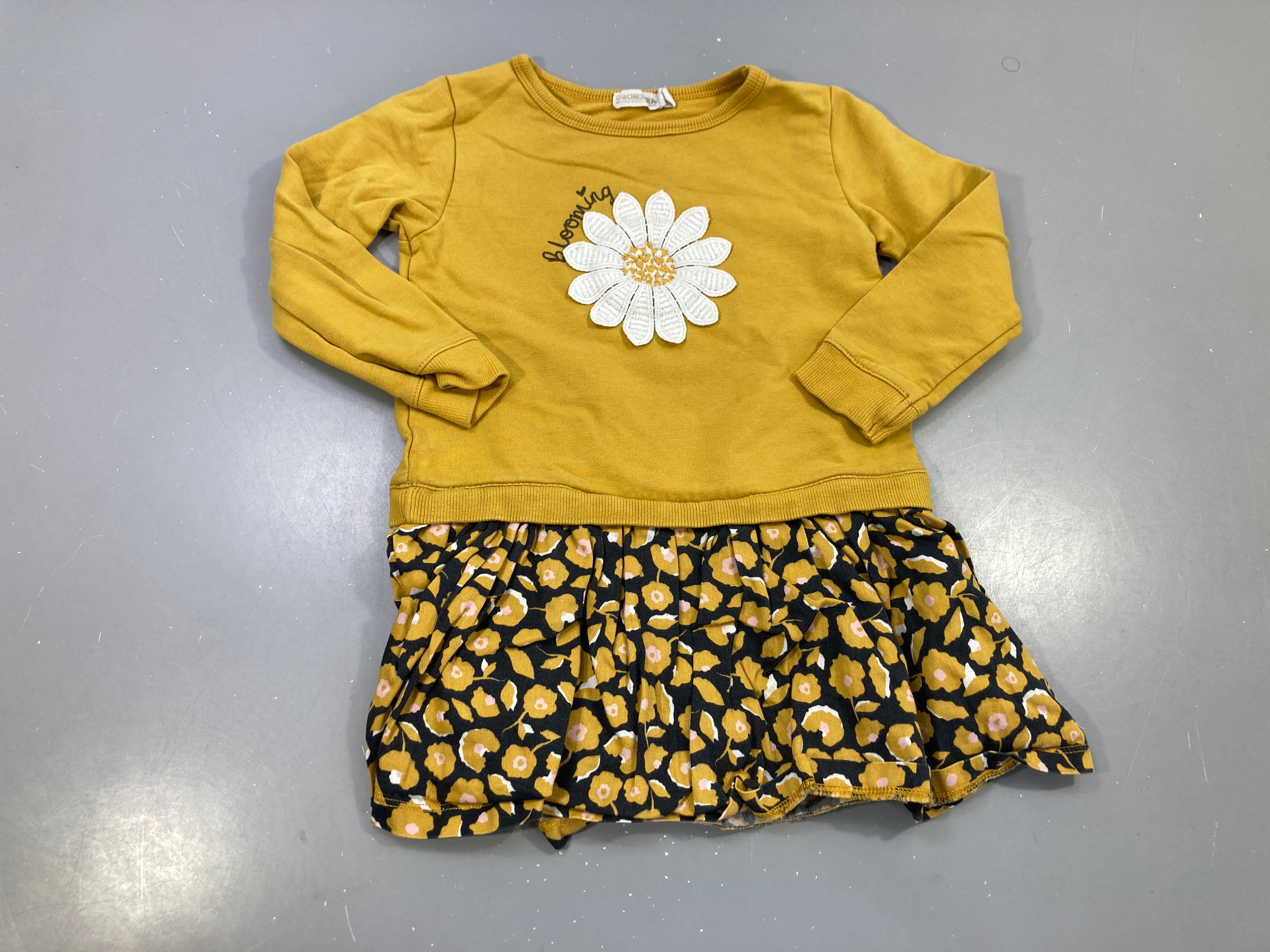 Robe m.l jaune moutarde marguerite 