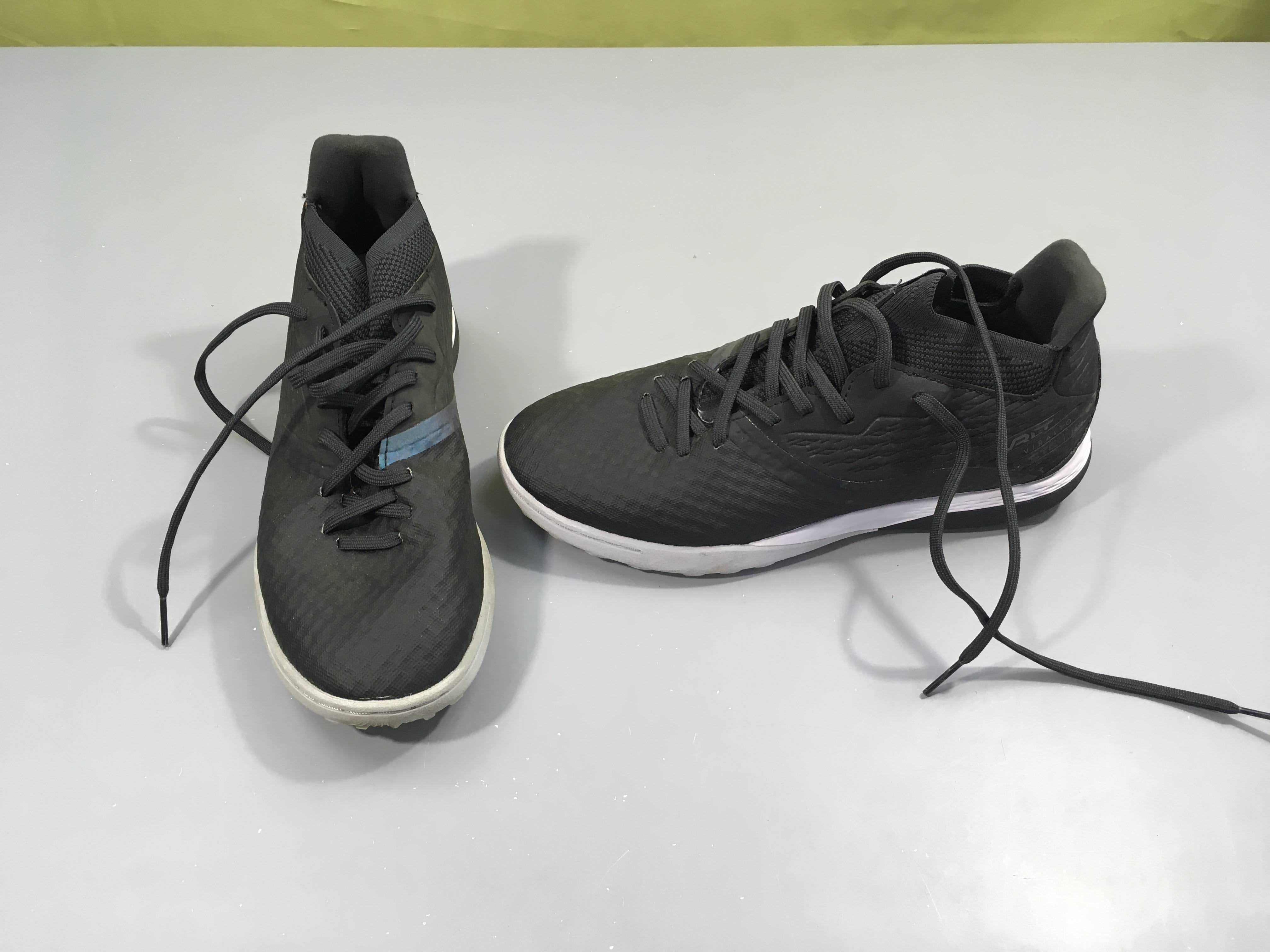 Baskets de foot noires Kipsta Viralto