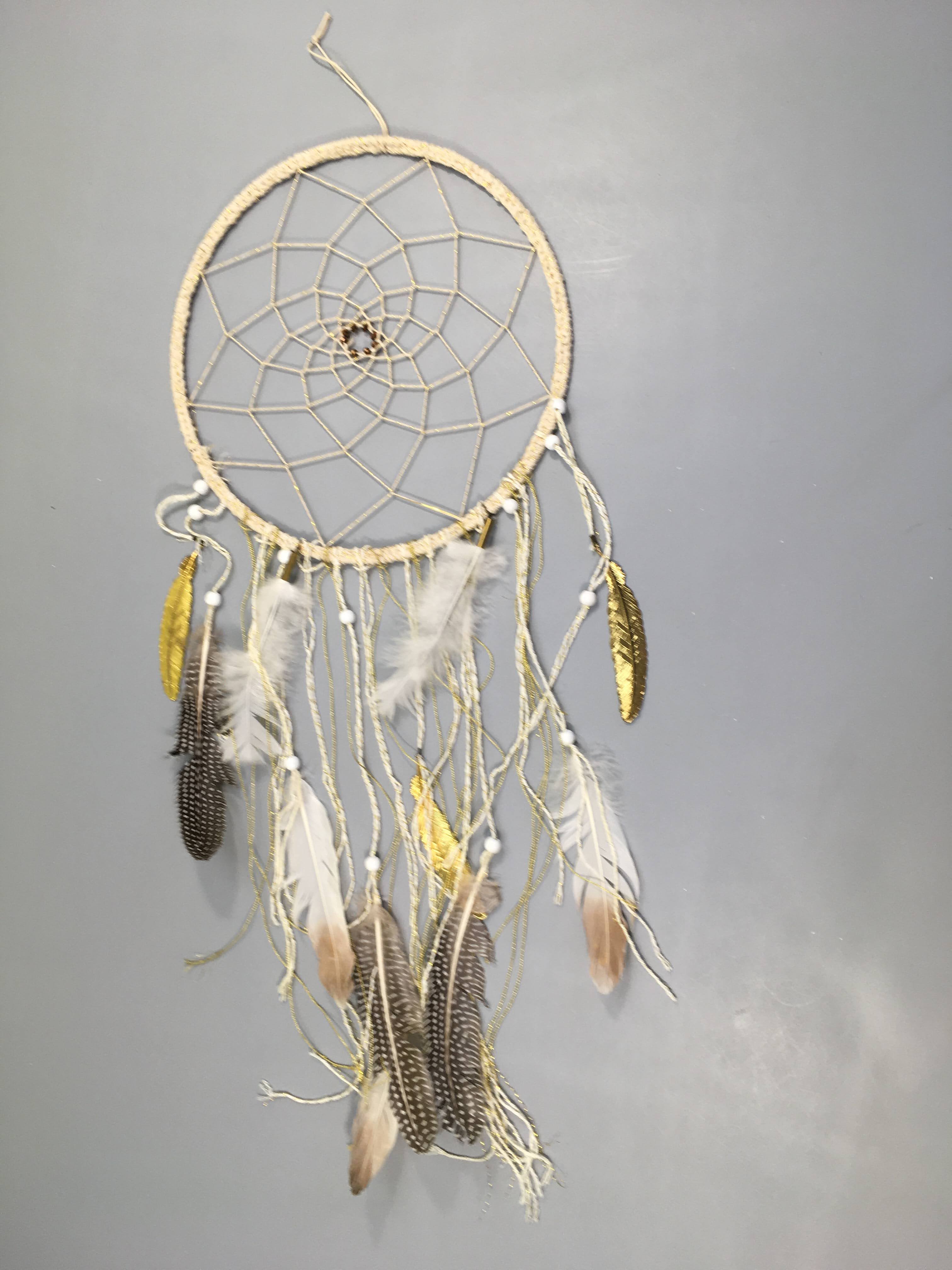 Attrape-rêves blanc/beige plumes métal doré