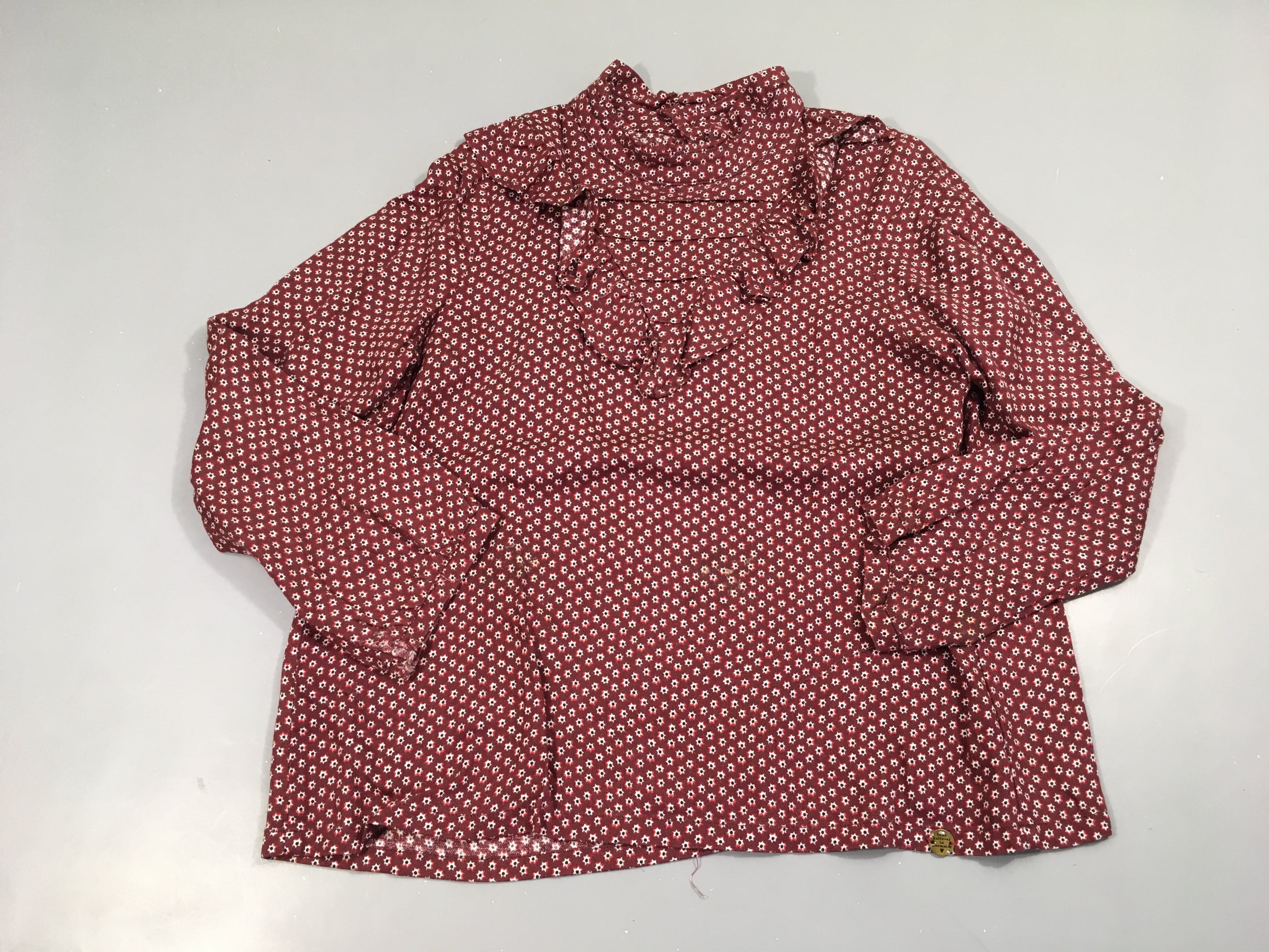 Blouse ml bordeau étoiles blanches col montant froufrou