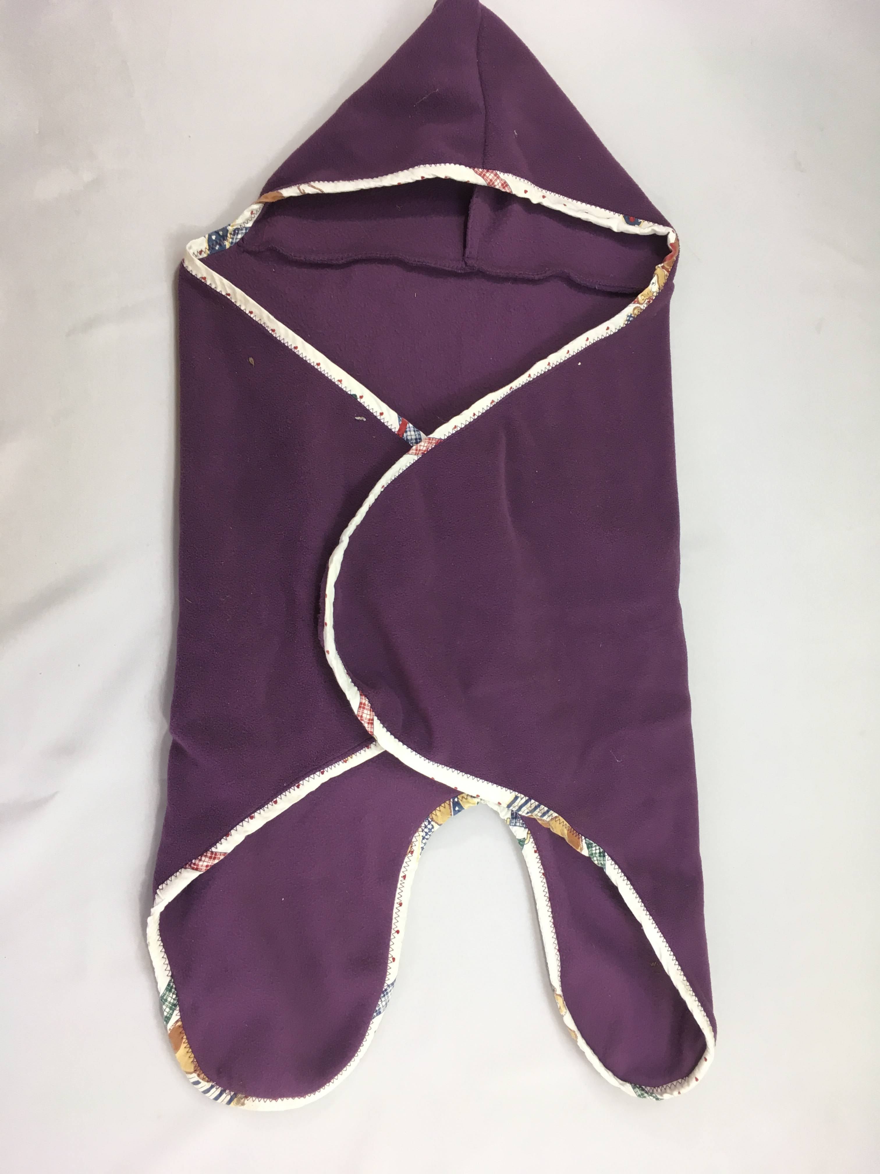 Couverture enveloppante polar mauve