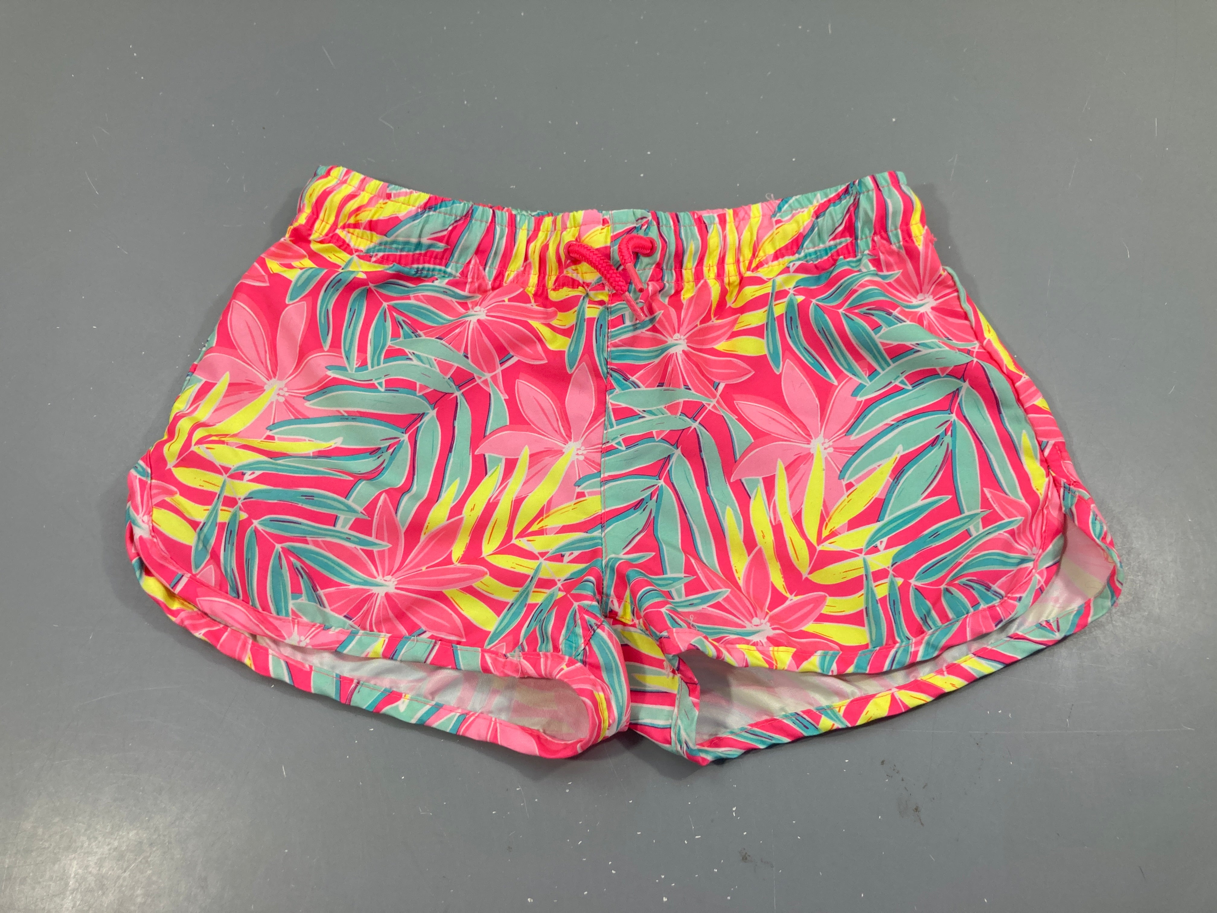 Short surf rose feuilles