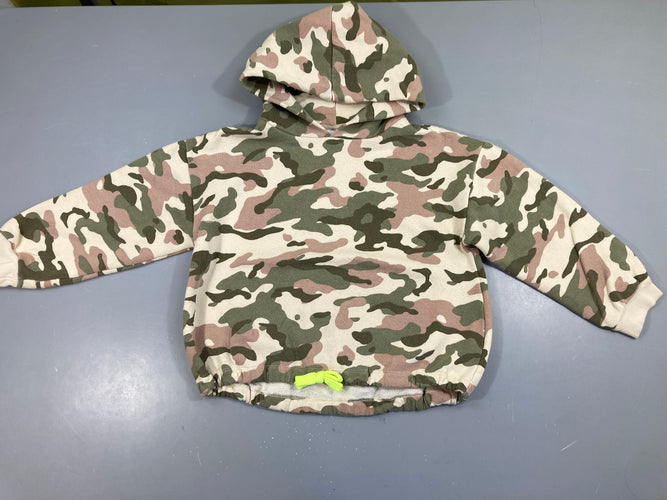 Sweat à capuche camouflage, un peu bouloché, moins cher chez Petit Kiwi
