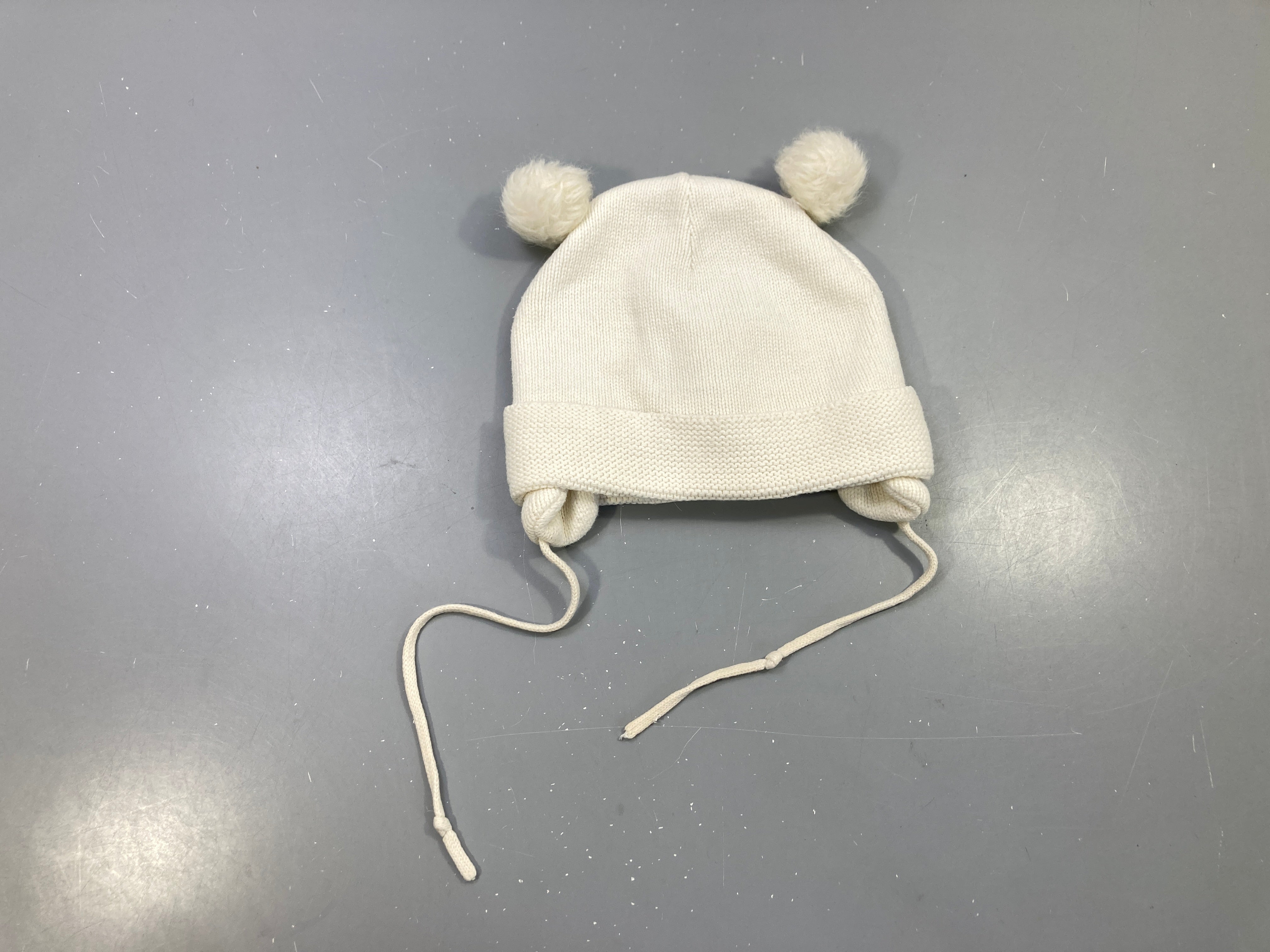 Bonnet maille écru oreilles pompons, cache-oreilles à nouer
