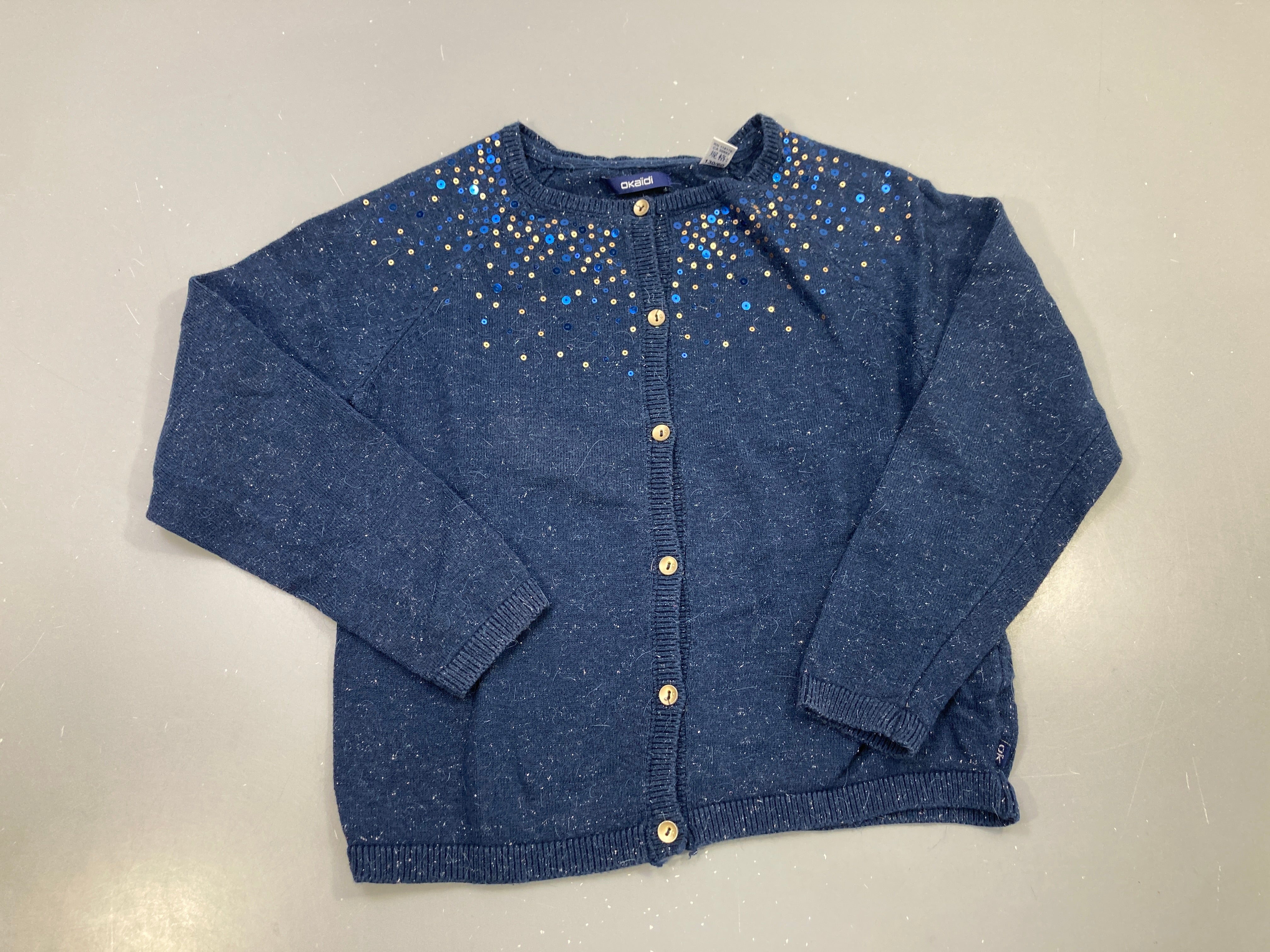 Gilet maille bleu marine boutonné, sequins bleus et dorés, 5% alpaga