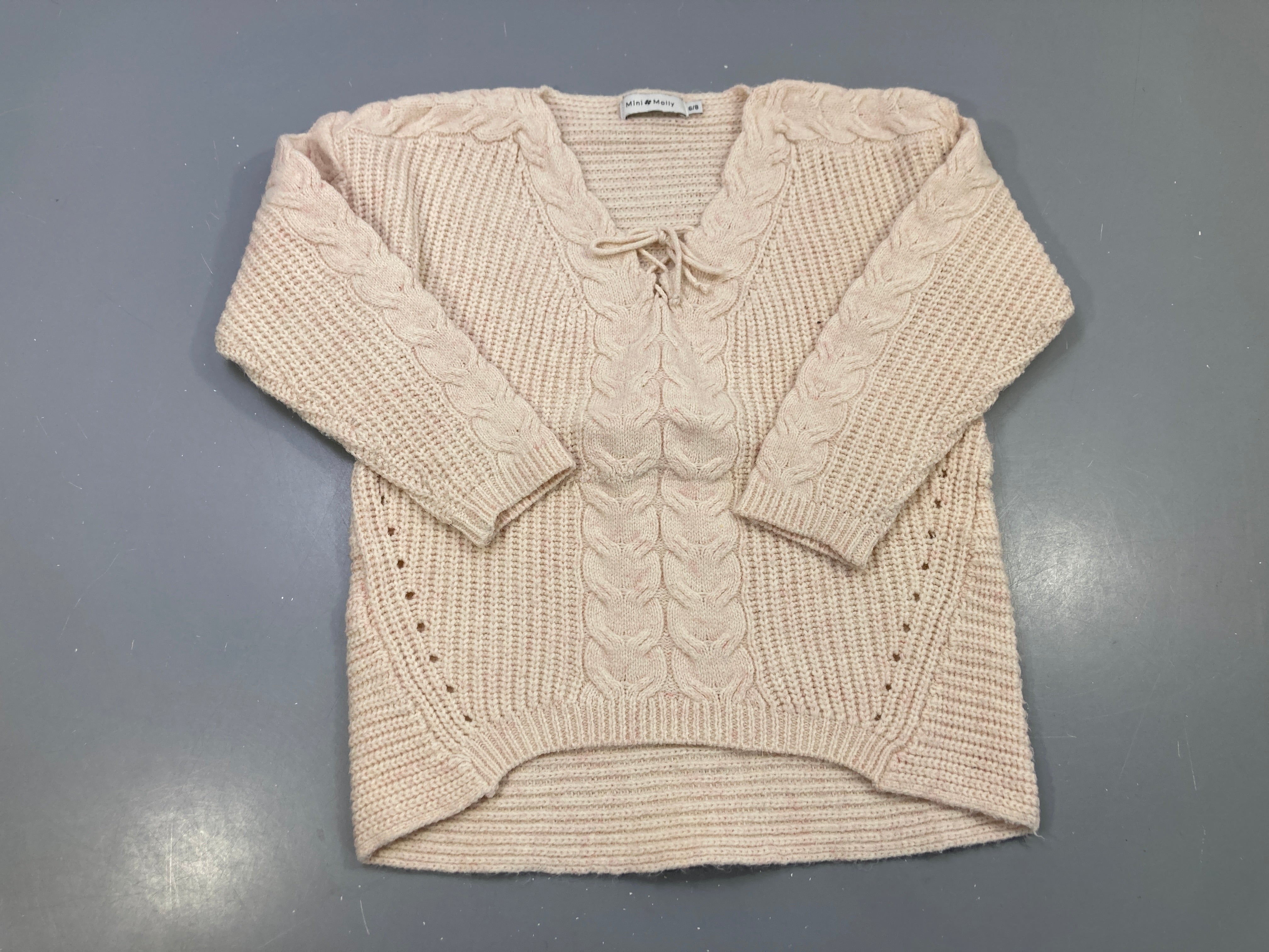 Pull maille torsadée écru rosé, col V lacé, Mini Molly