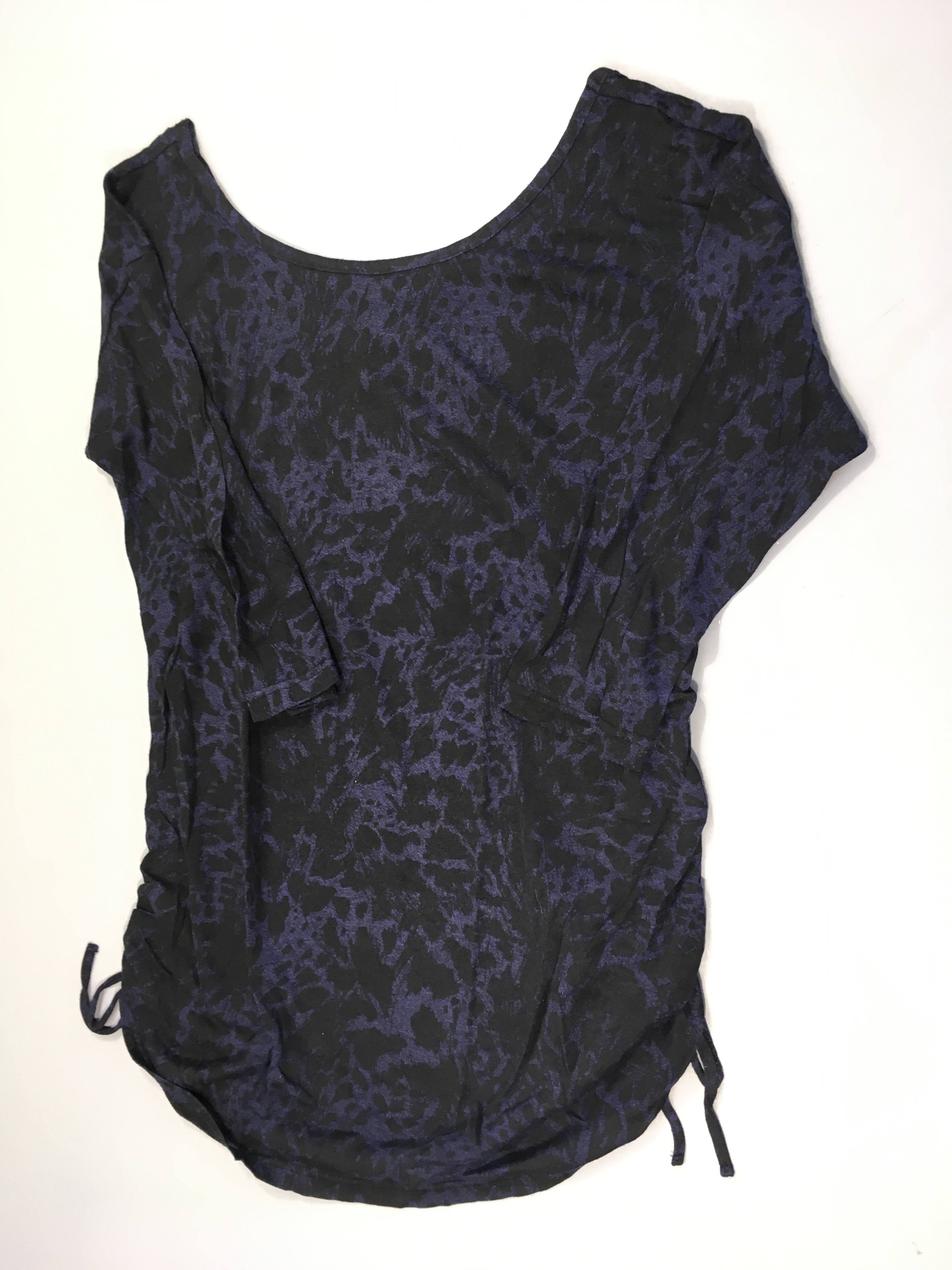 Pull léger bleu foncé motifs léopard légèrement transparent