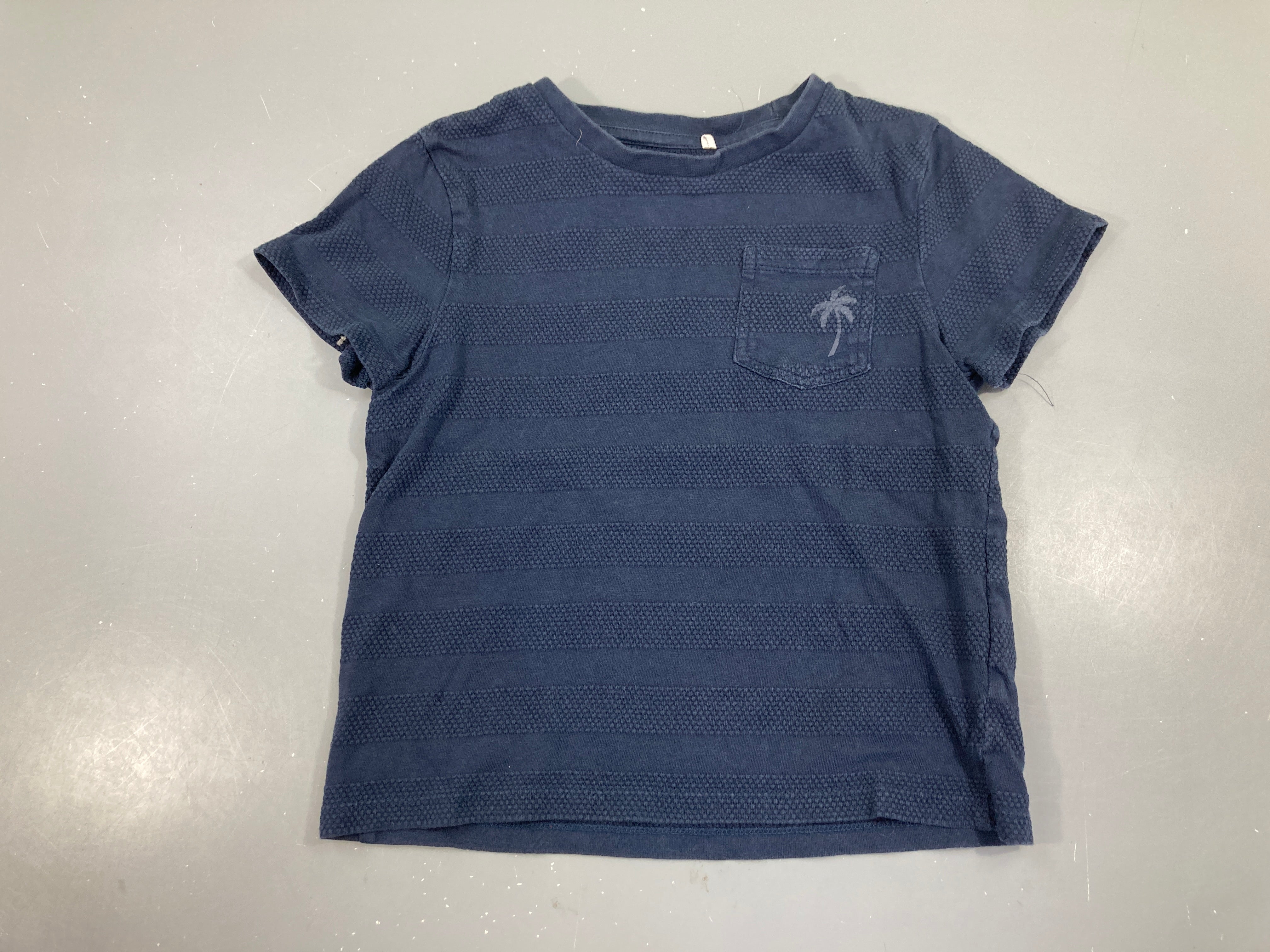T-shirt m.c bleu foncé texturé rayé poche