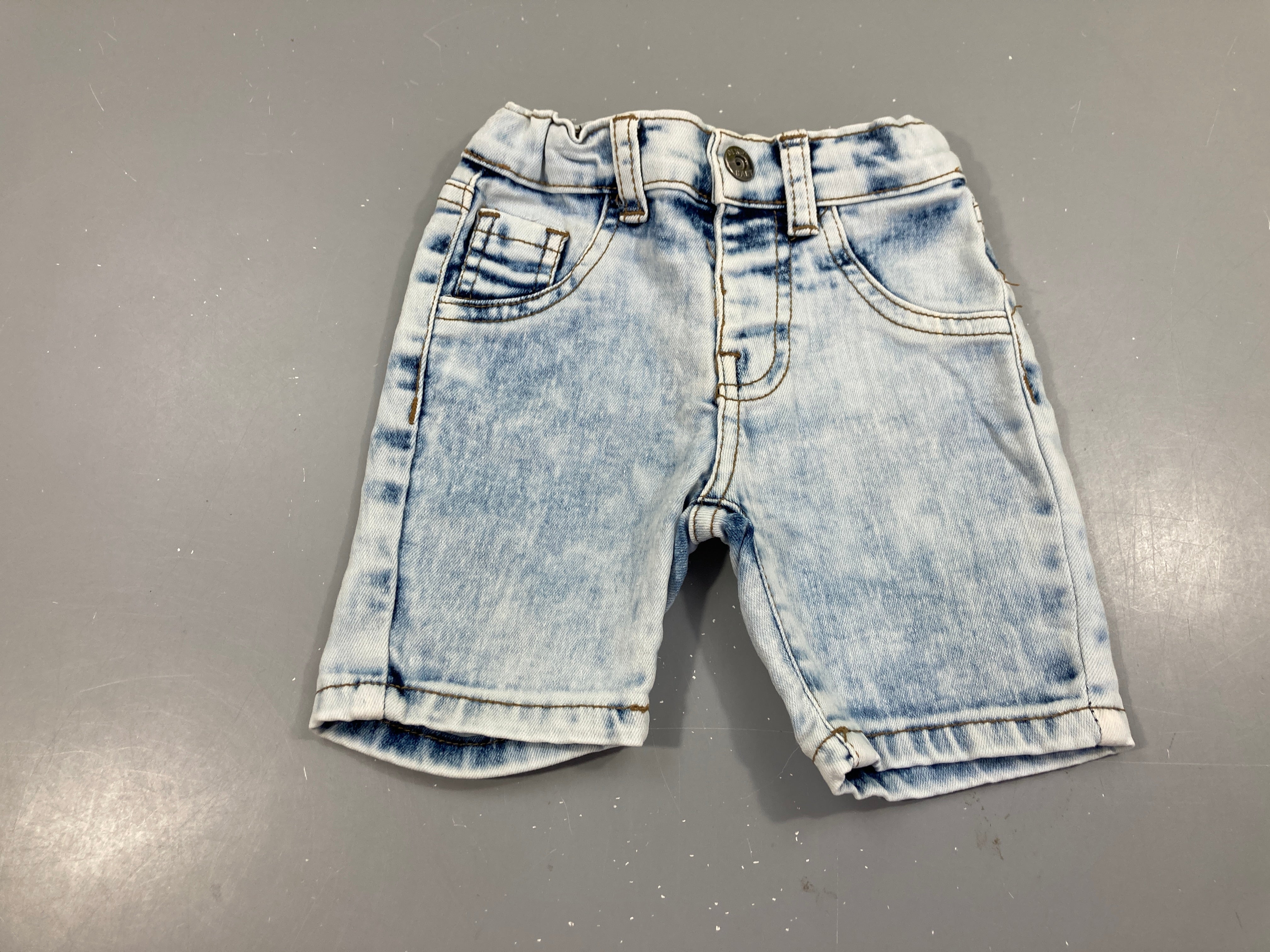 Bermuda en jean clair effet délavé