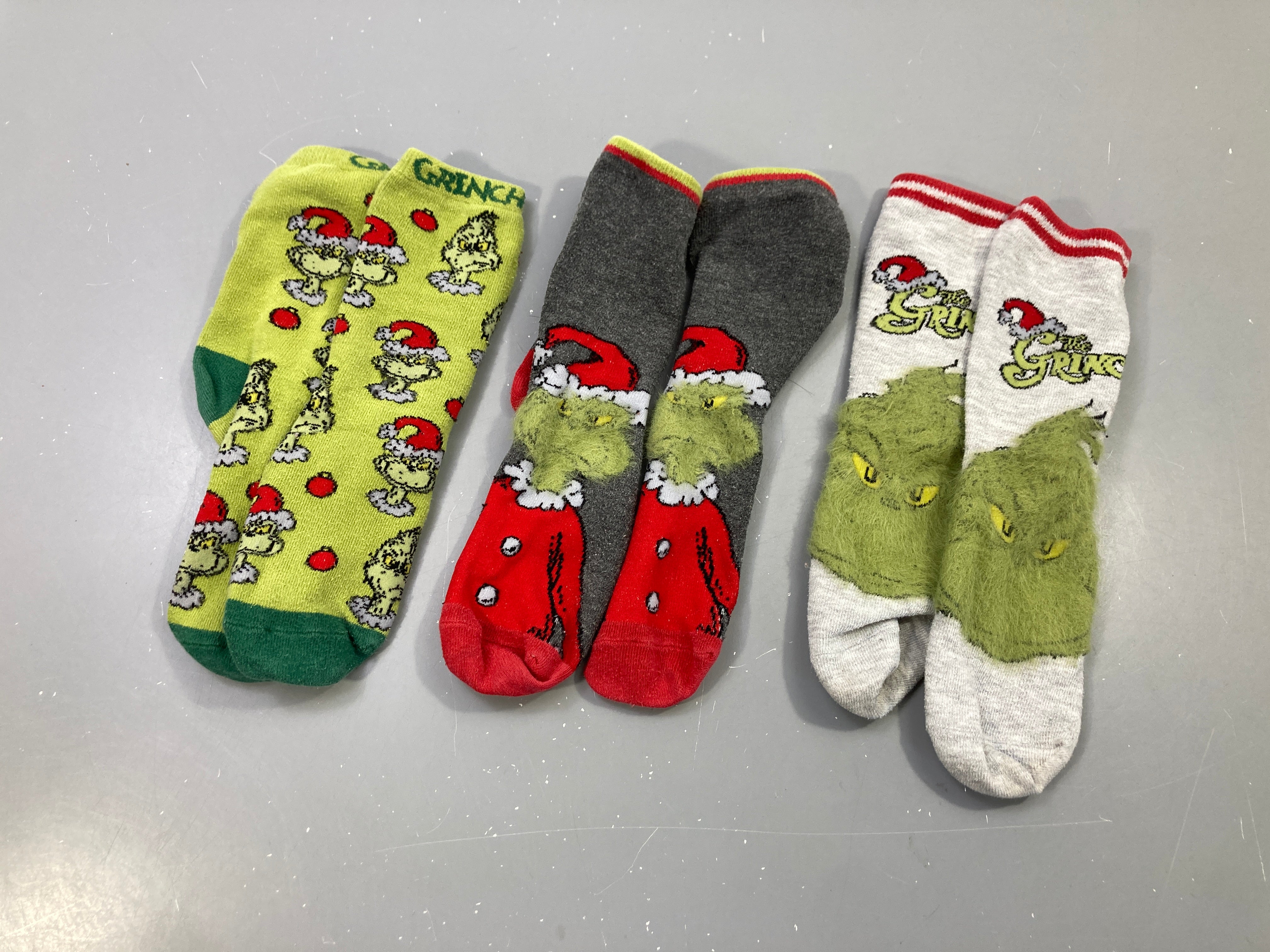 Lot 3 paires chaussettes Grinch vert, gris et blanc, Noël, bouloché