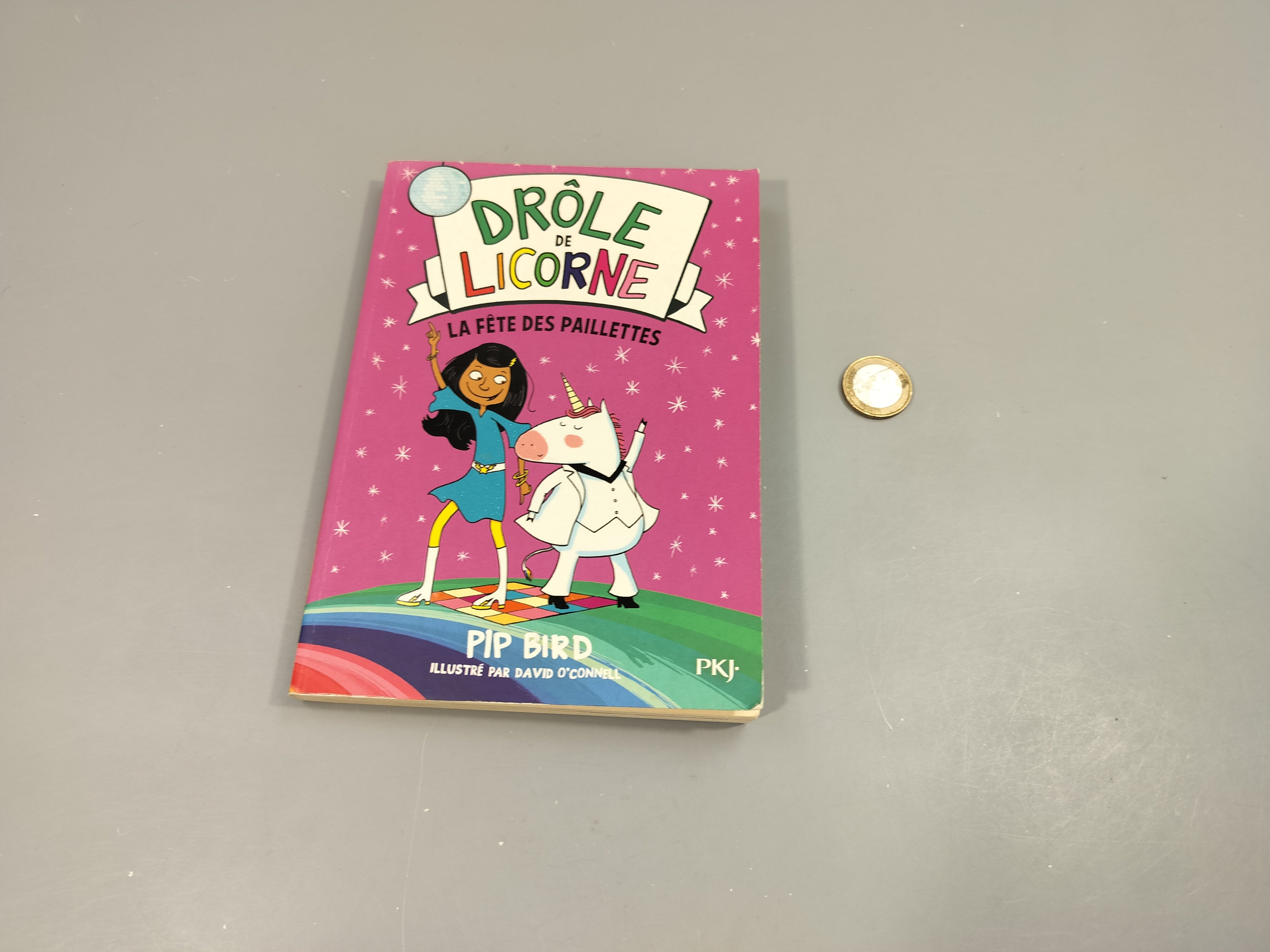 Drôle de licorne. La fête des paillettes.