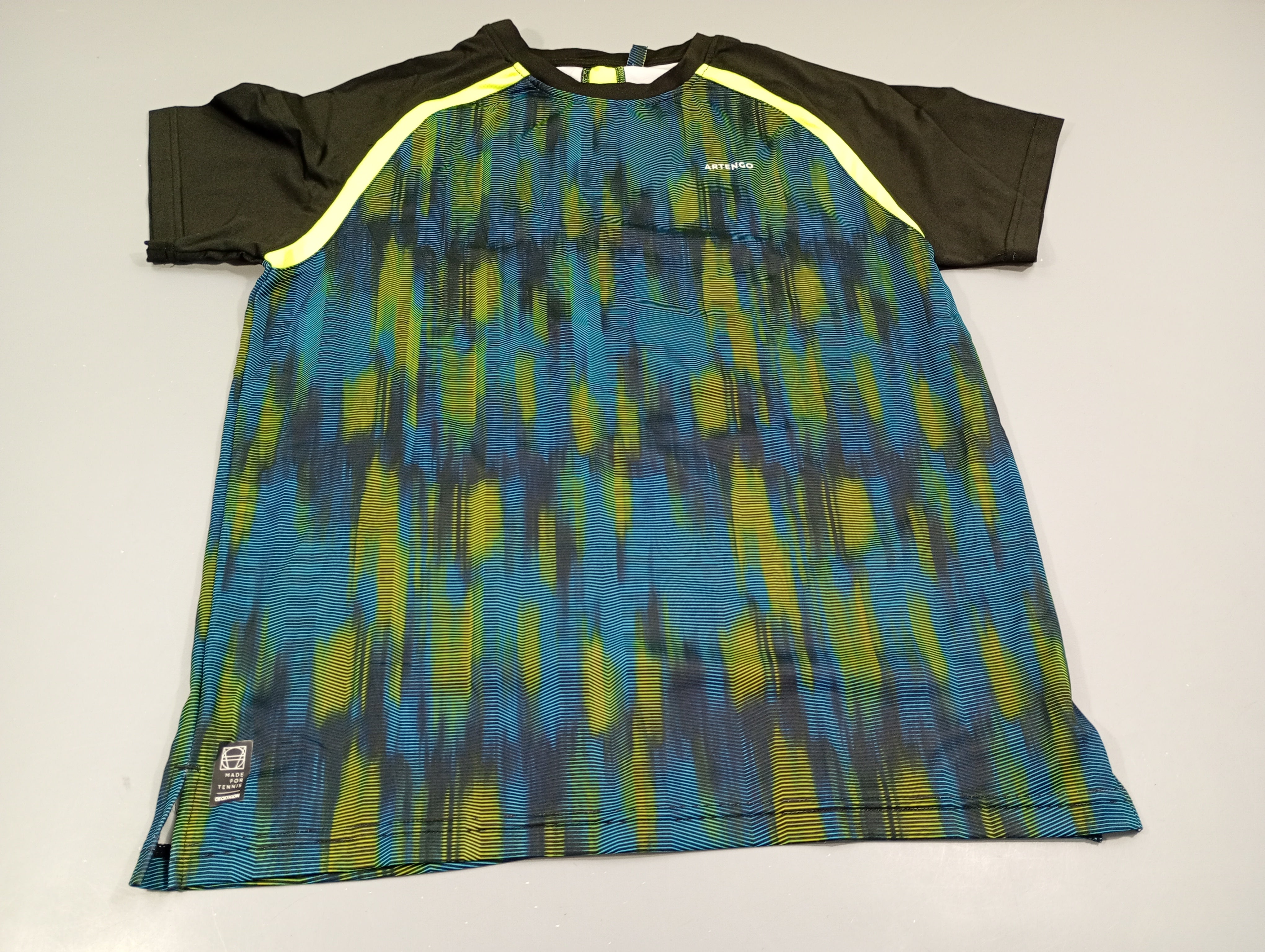 T-shirt m.c  de sport à motifs bleu marine/jaune/ bleu 