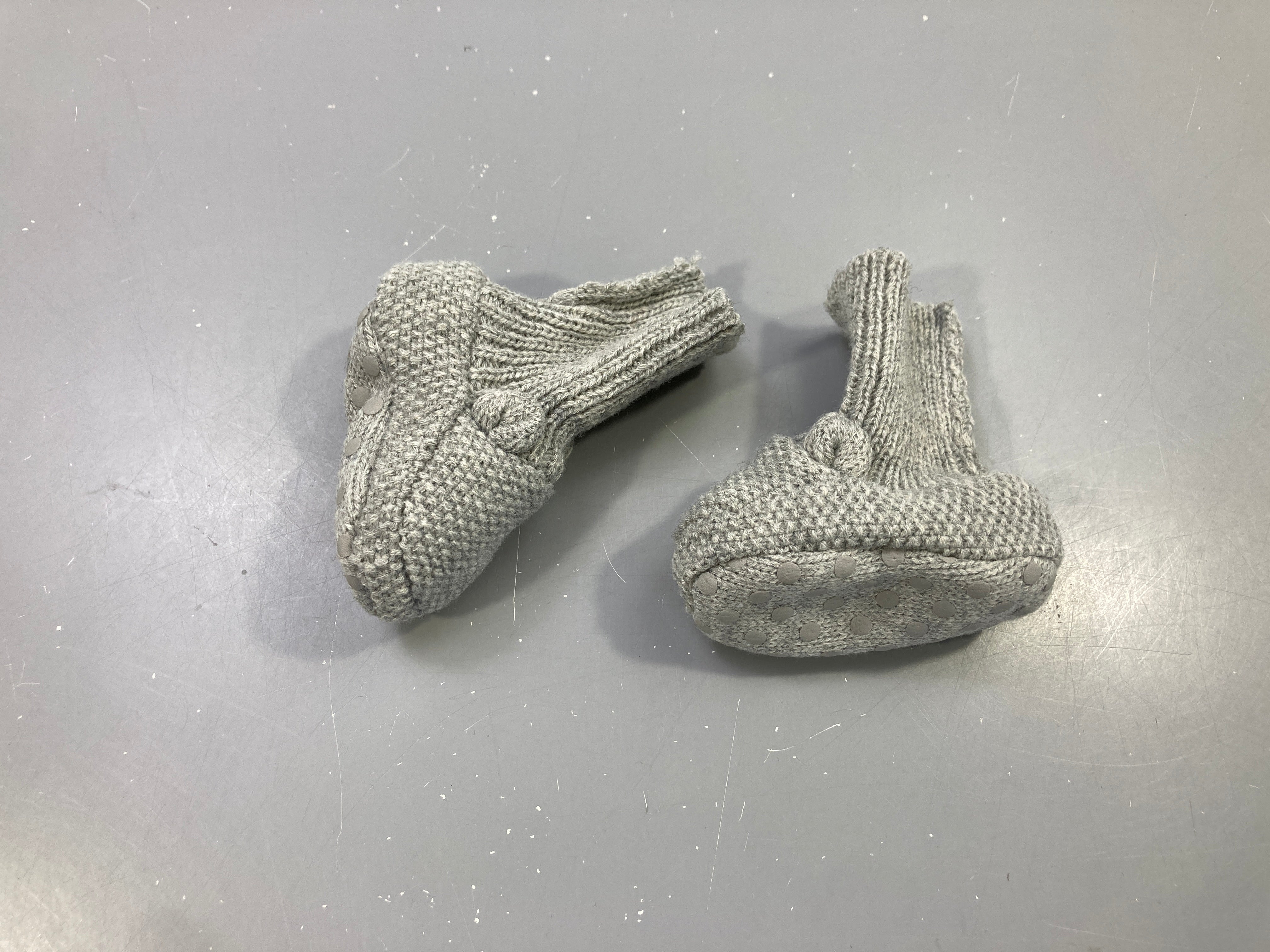 Chaussons gris chiné tricot oreilles, semelle antidérapante 14-15