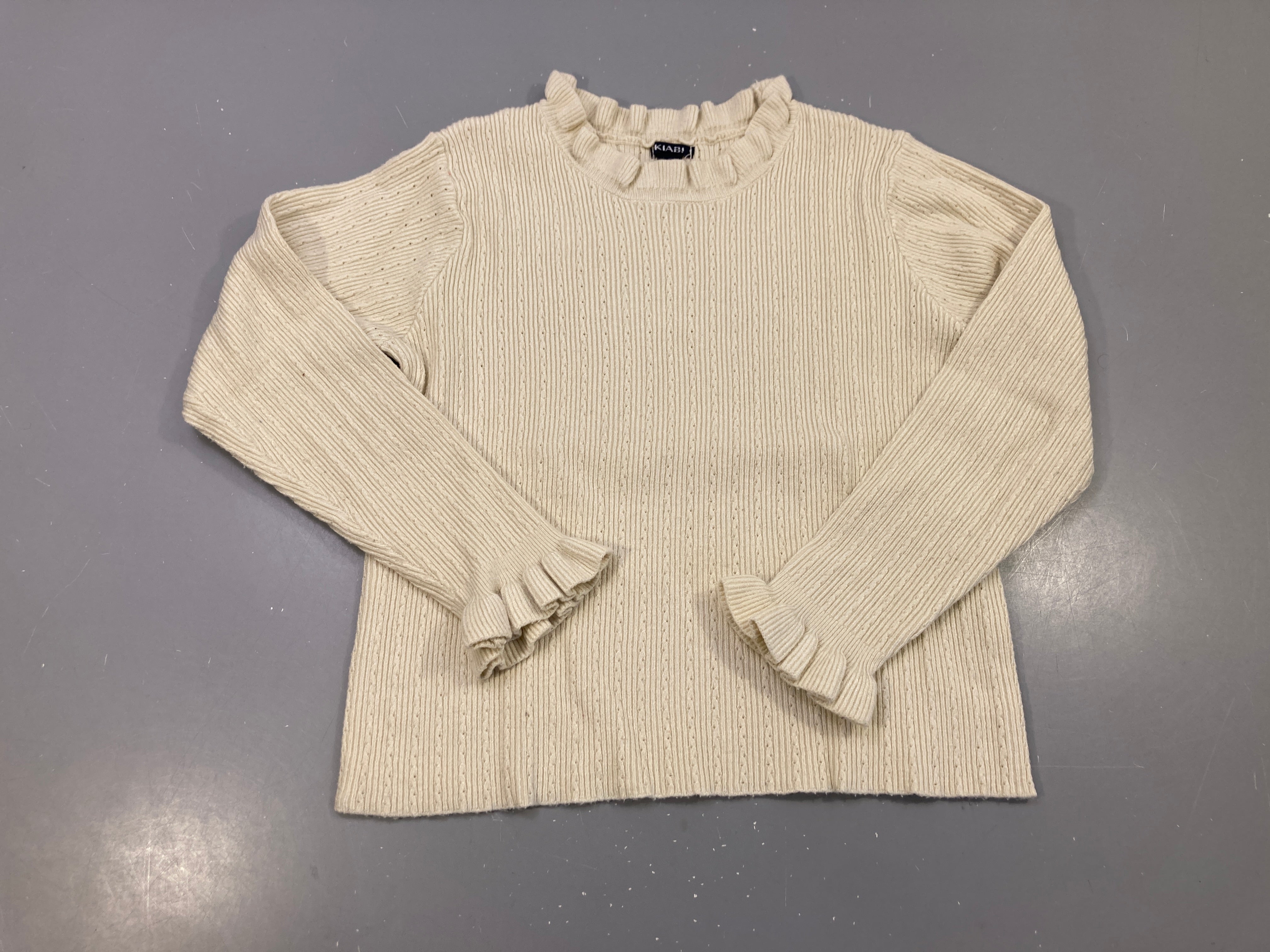 Pull écru maille côtelée ajourée, col et poignets volantés