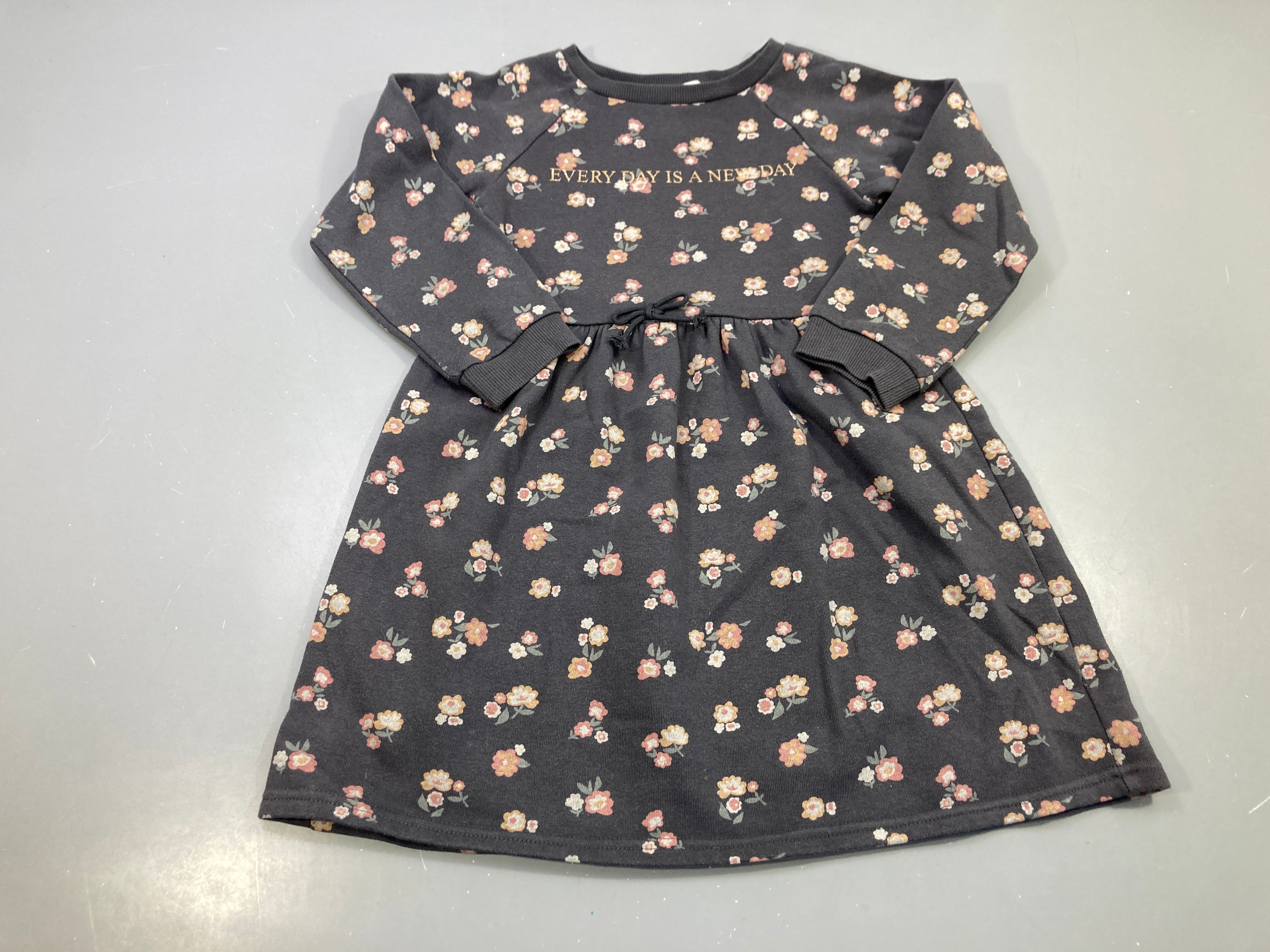 Robe sweat m.l gris anthracite fleurs 