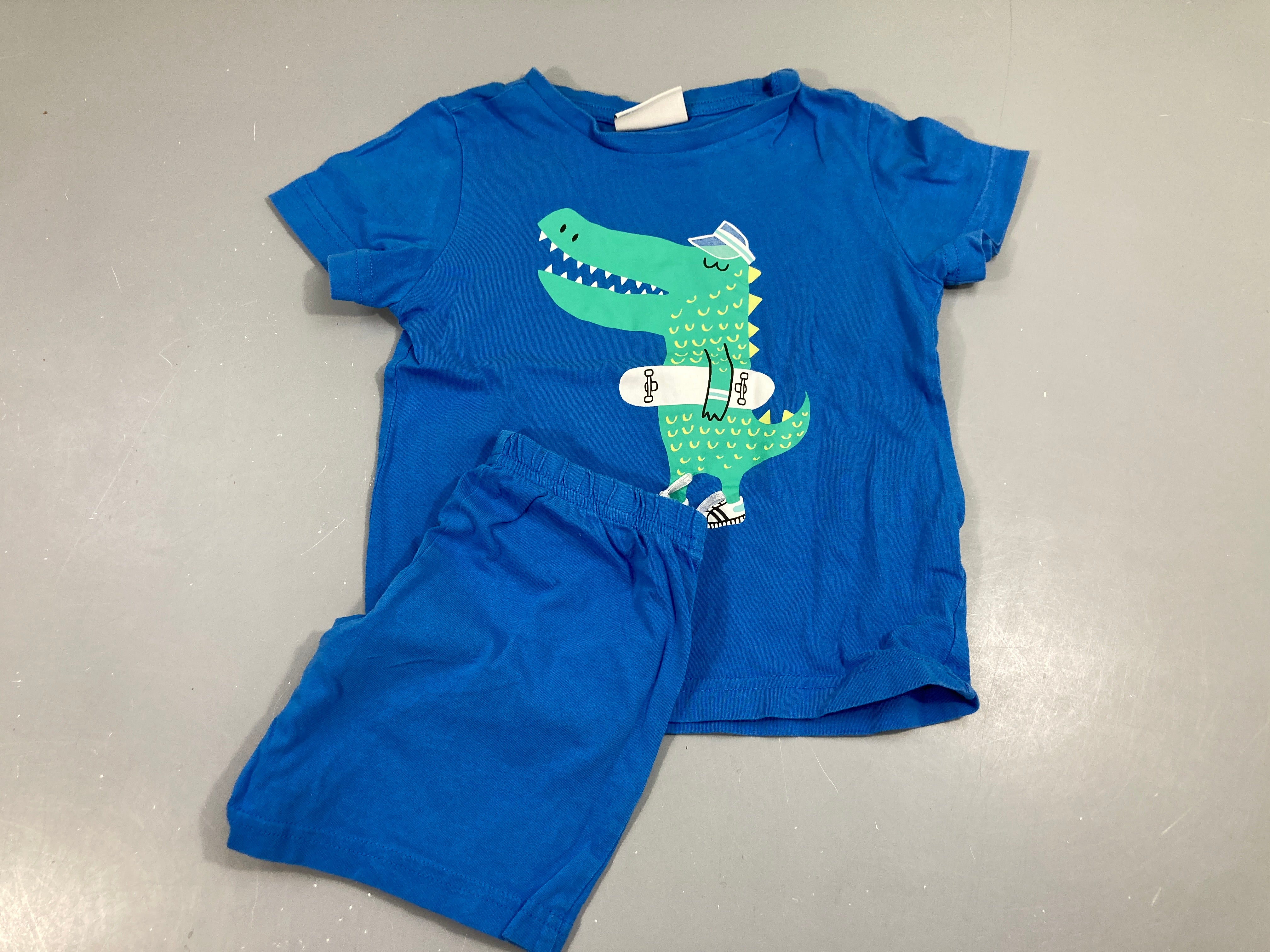 Ensemble T-shirt m.c +short bleu/crocodile