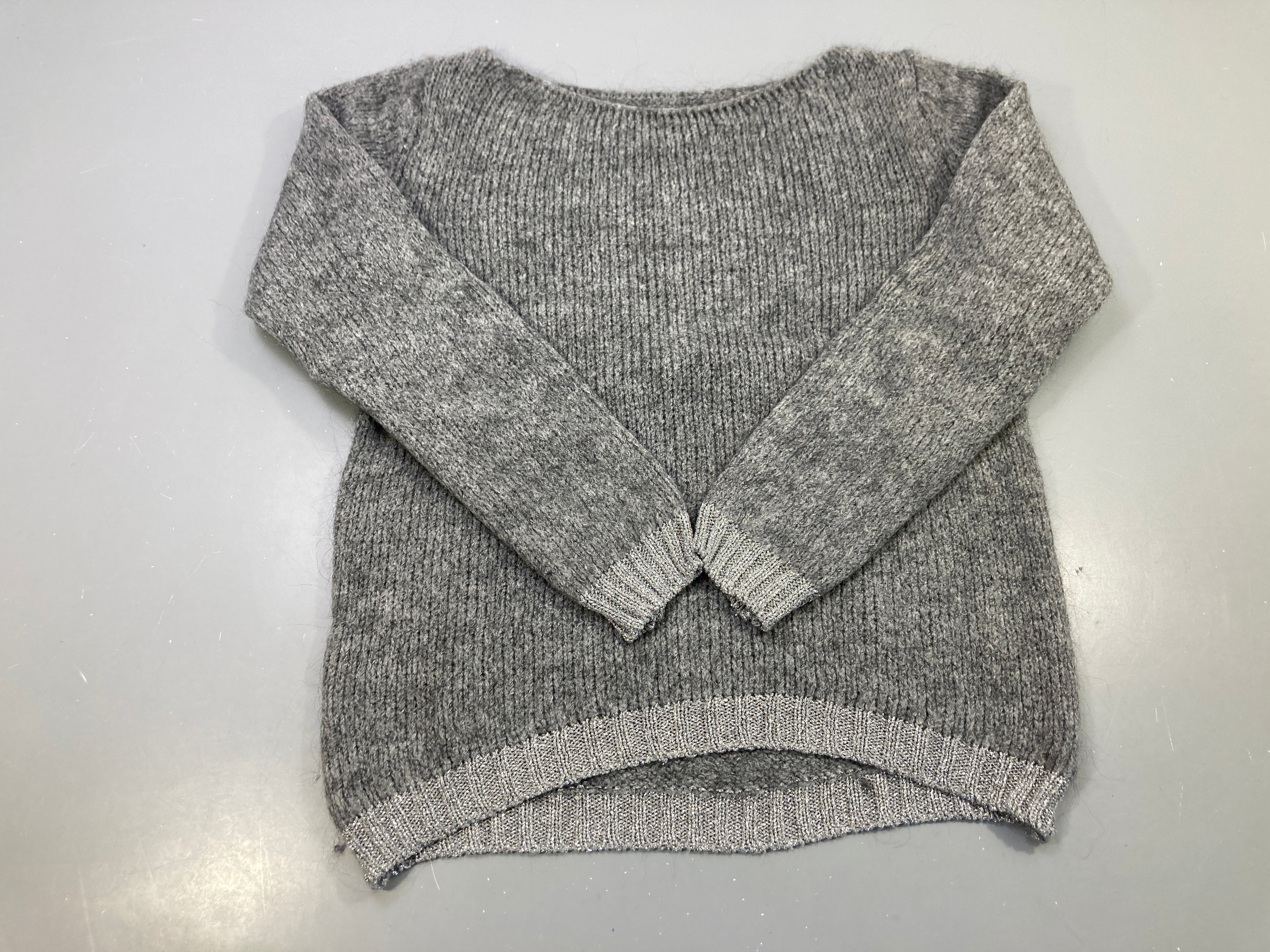Pull gris chiné grosse maille, bords pailletés argent, laine?