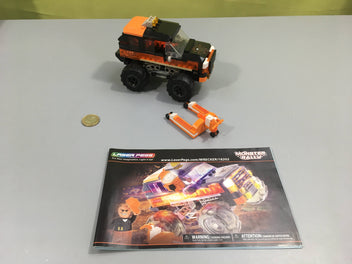 Monster Truck avec suspension fonctionnelle-Piles à changer pour actionner lumières LED-Vendu sans les 2 personnages +5a