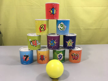Jeu de chamboule-tout avec balle