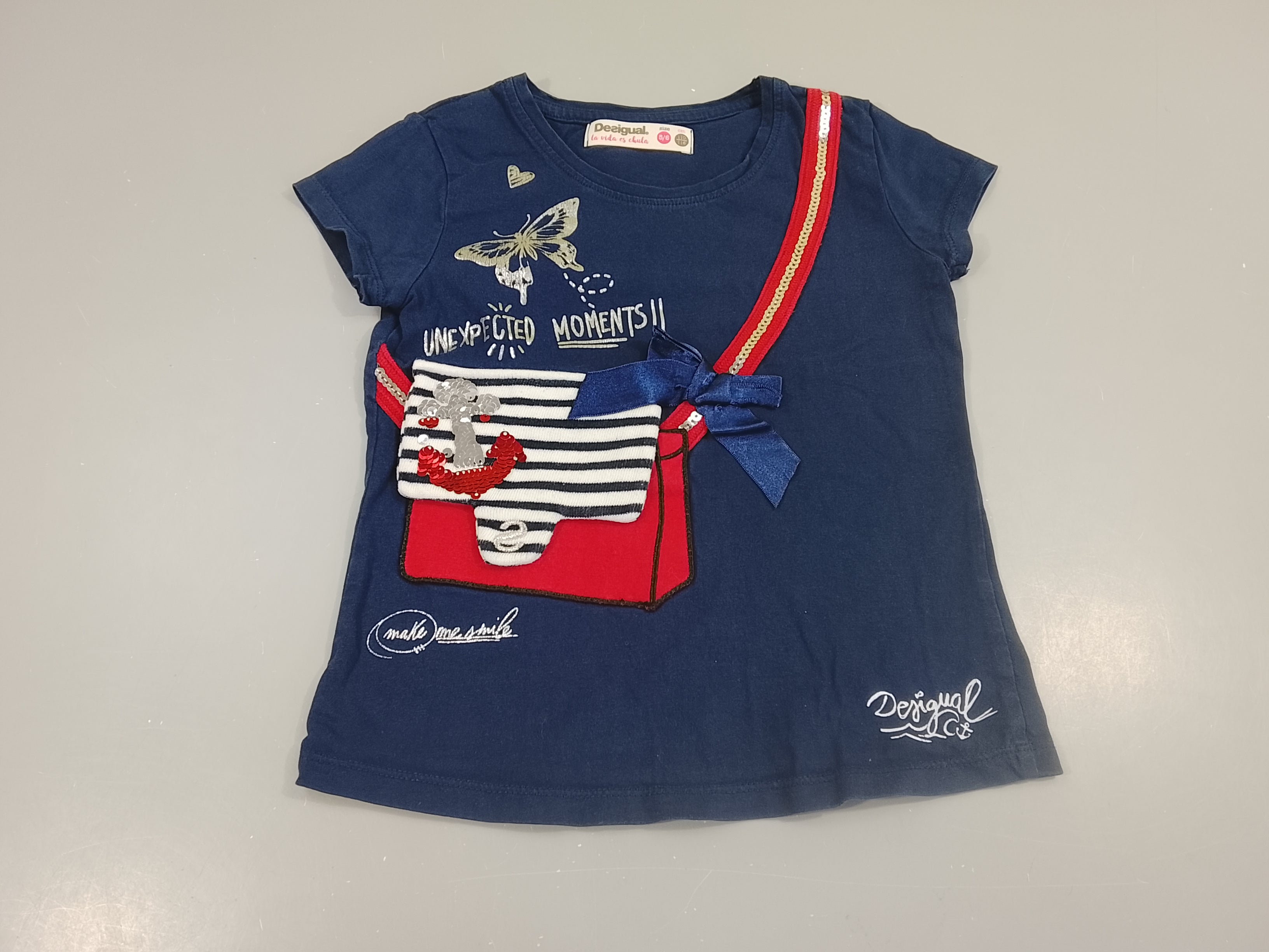 T-shirt m.c bleu marine,rouge,effet sac bandouillère Desigual