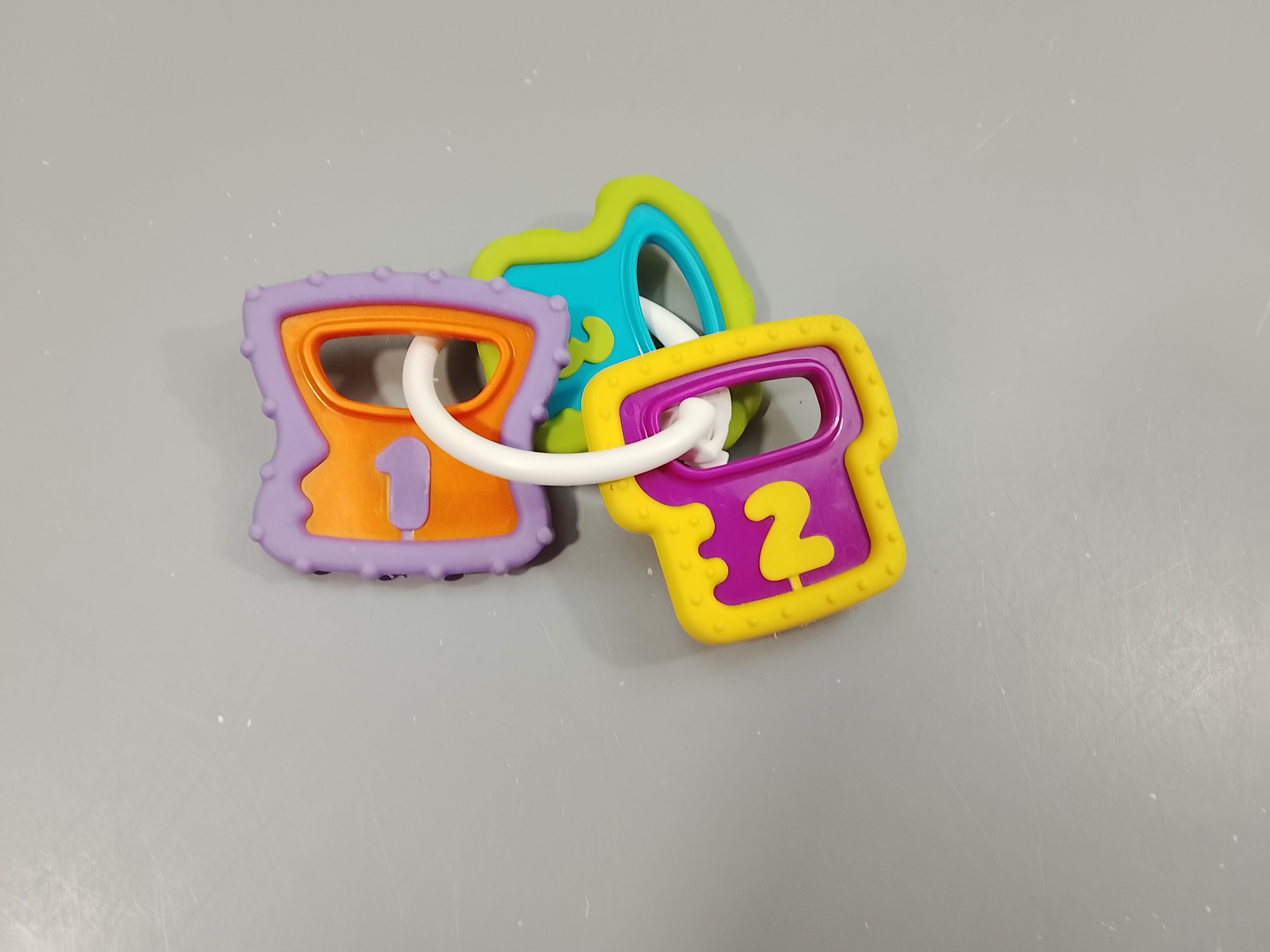 Hochet clés colorées