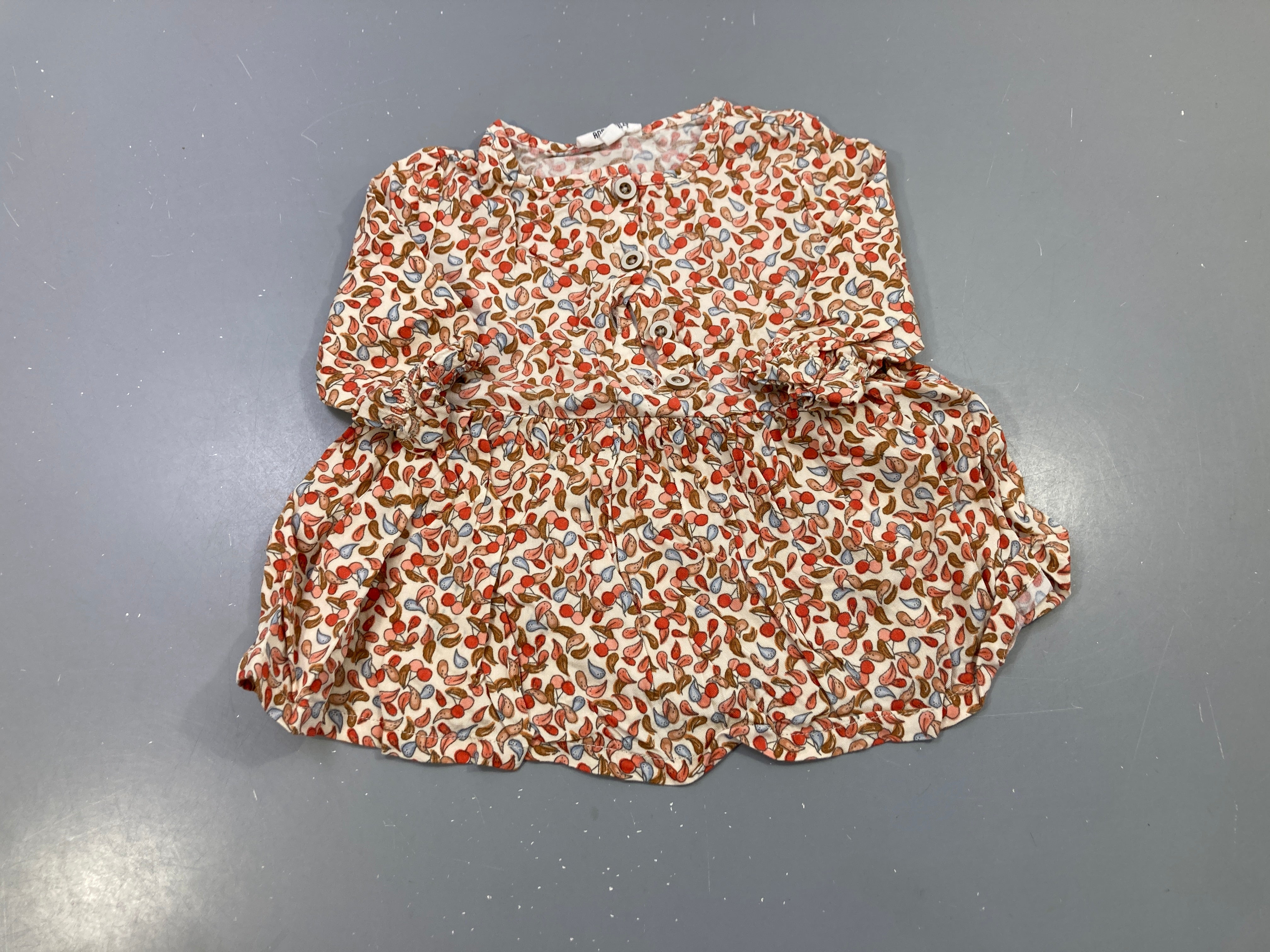 Tunique m.l écru cerises et feuilles, boutons dos