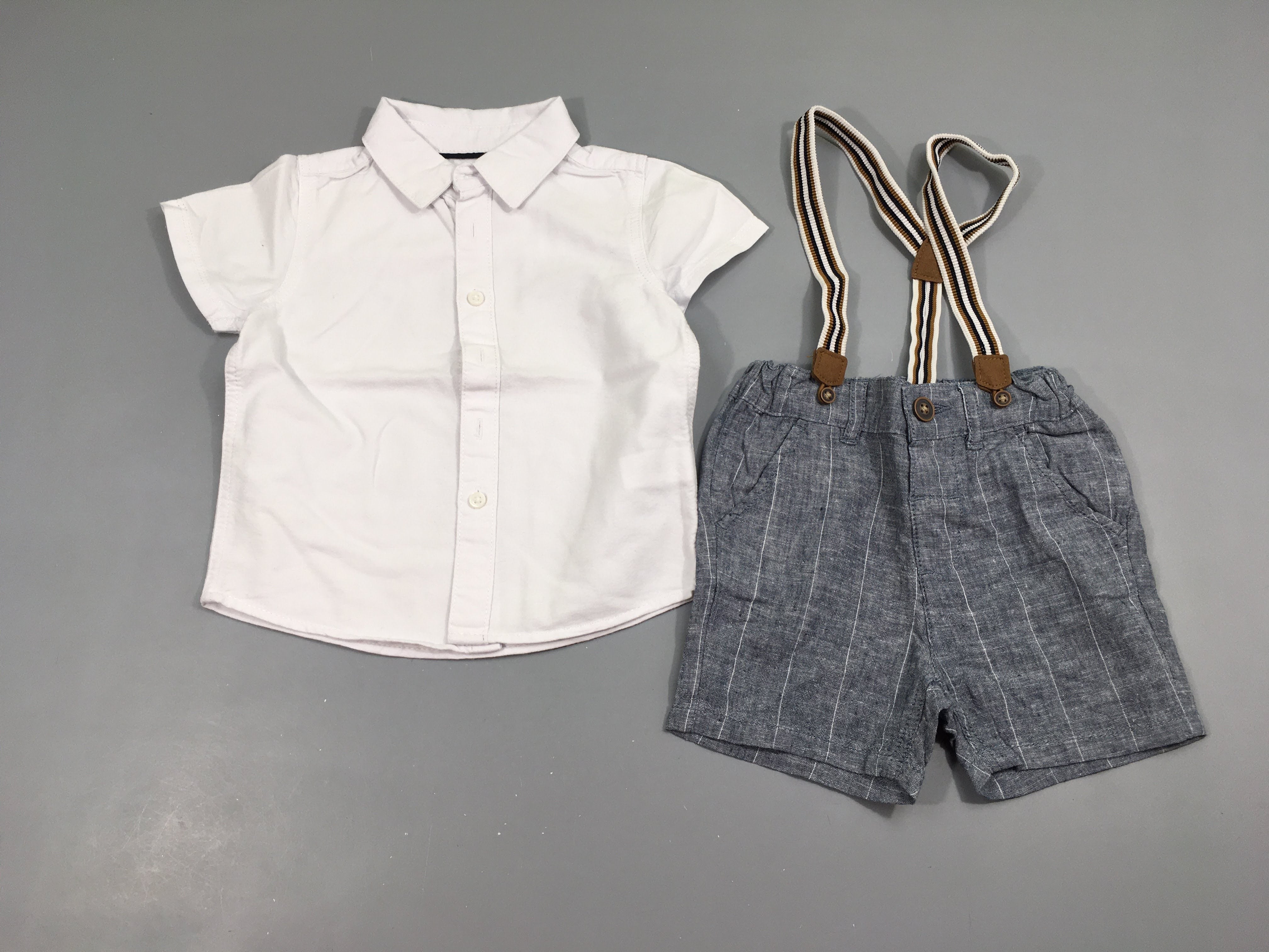 Chemise m.c blanche + short à bretelles