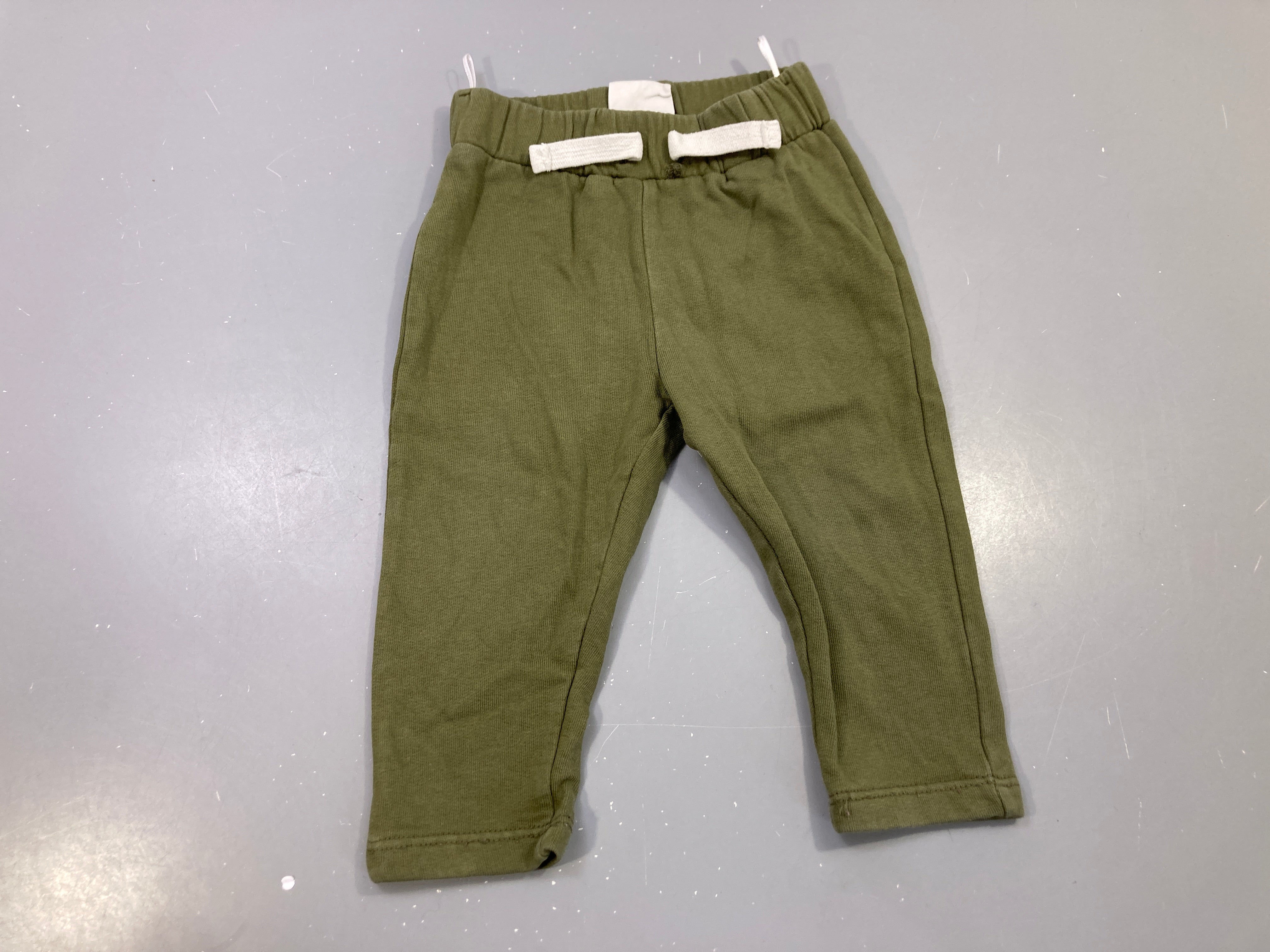 Pantalon molleton kaki uni, cordon écru