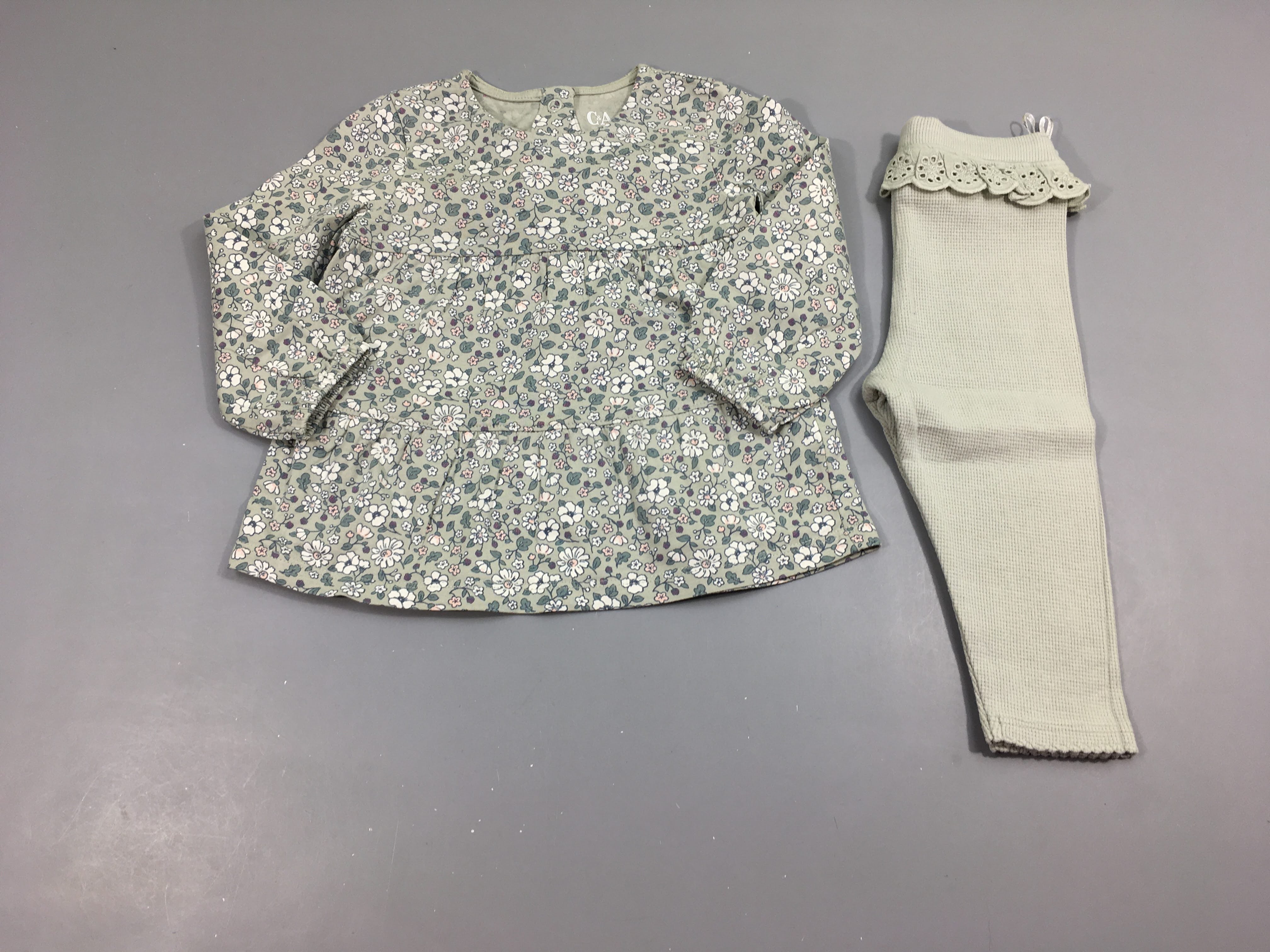 Tunique m.l vert fleurs + Pantalon molleton texturé broderies (bouloché)