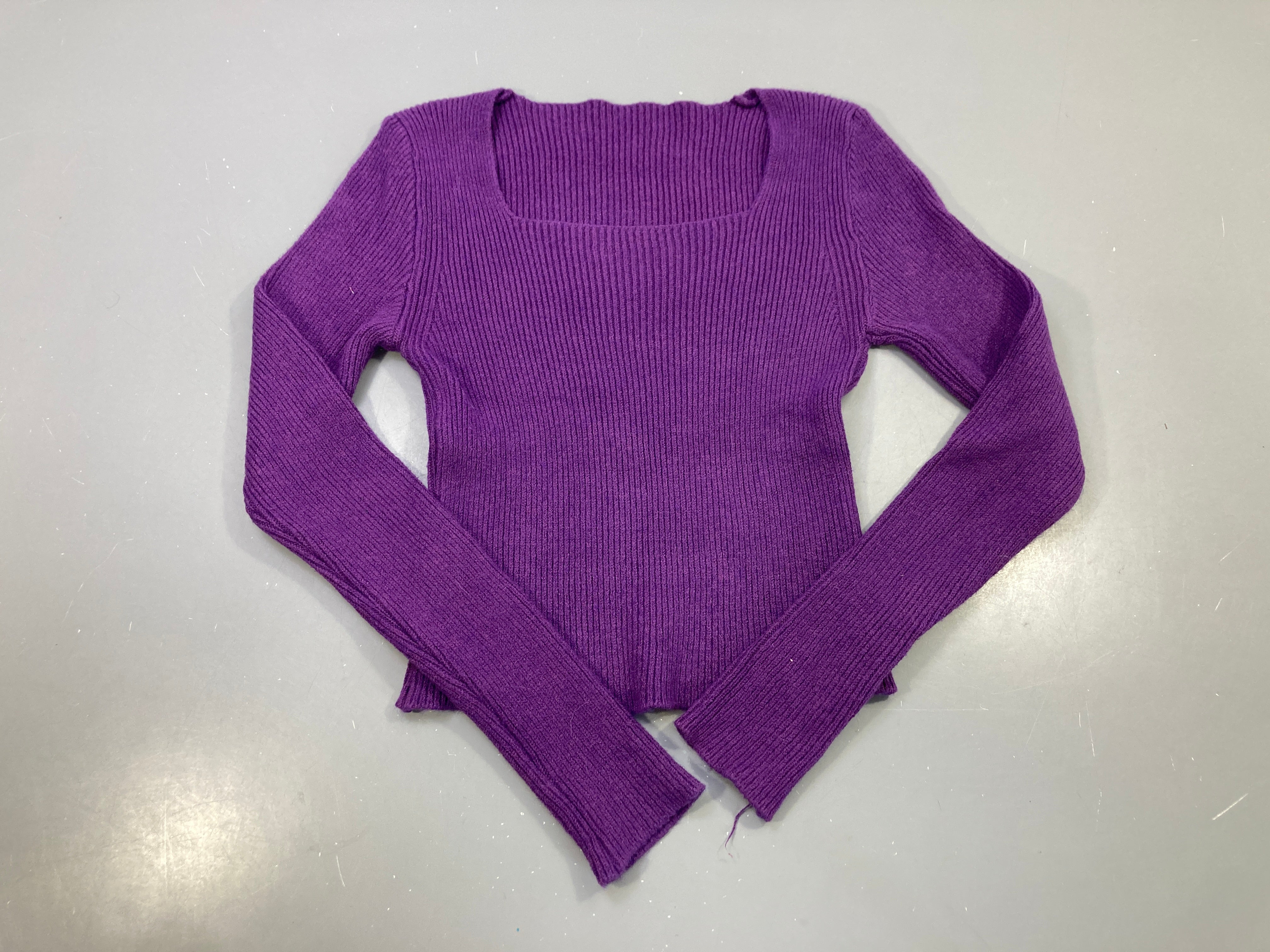 Pull violet côtelé ajusté col carré