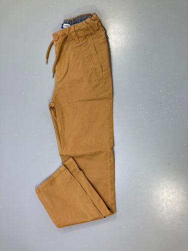 Pantalon toile camel taille élastique cordon, coupe carrot, moins cher chez Petit Kiwi
