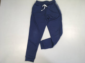 Pantalon de training bleu, genoux un peu usés