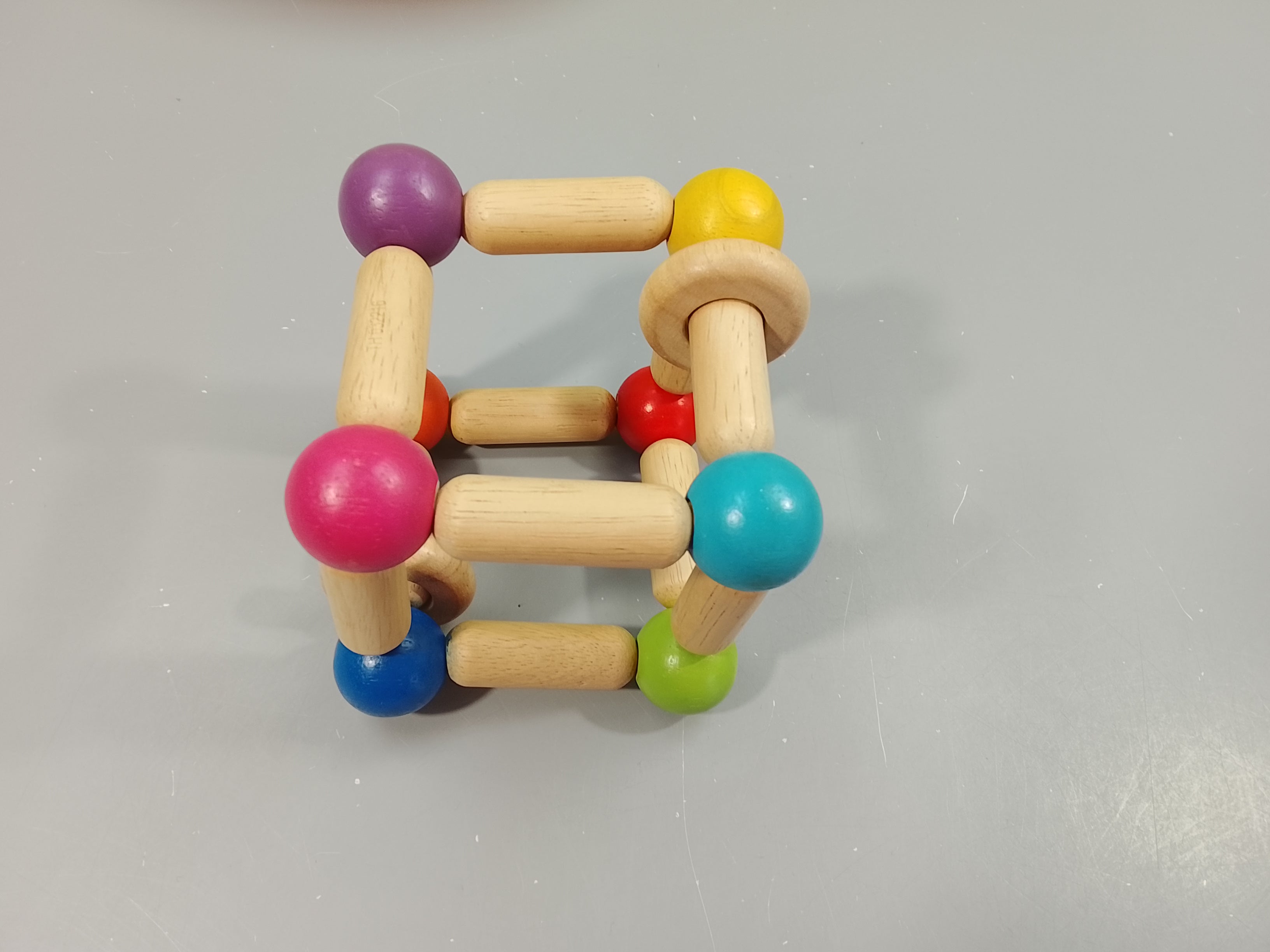 Hochet cube en bois Plan Toys