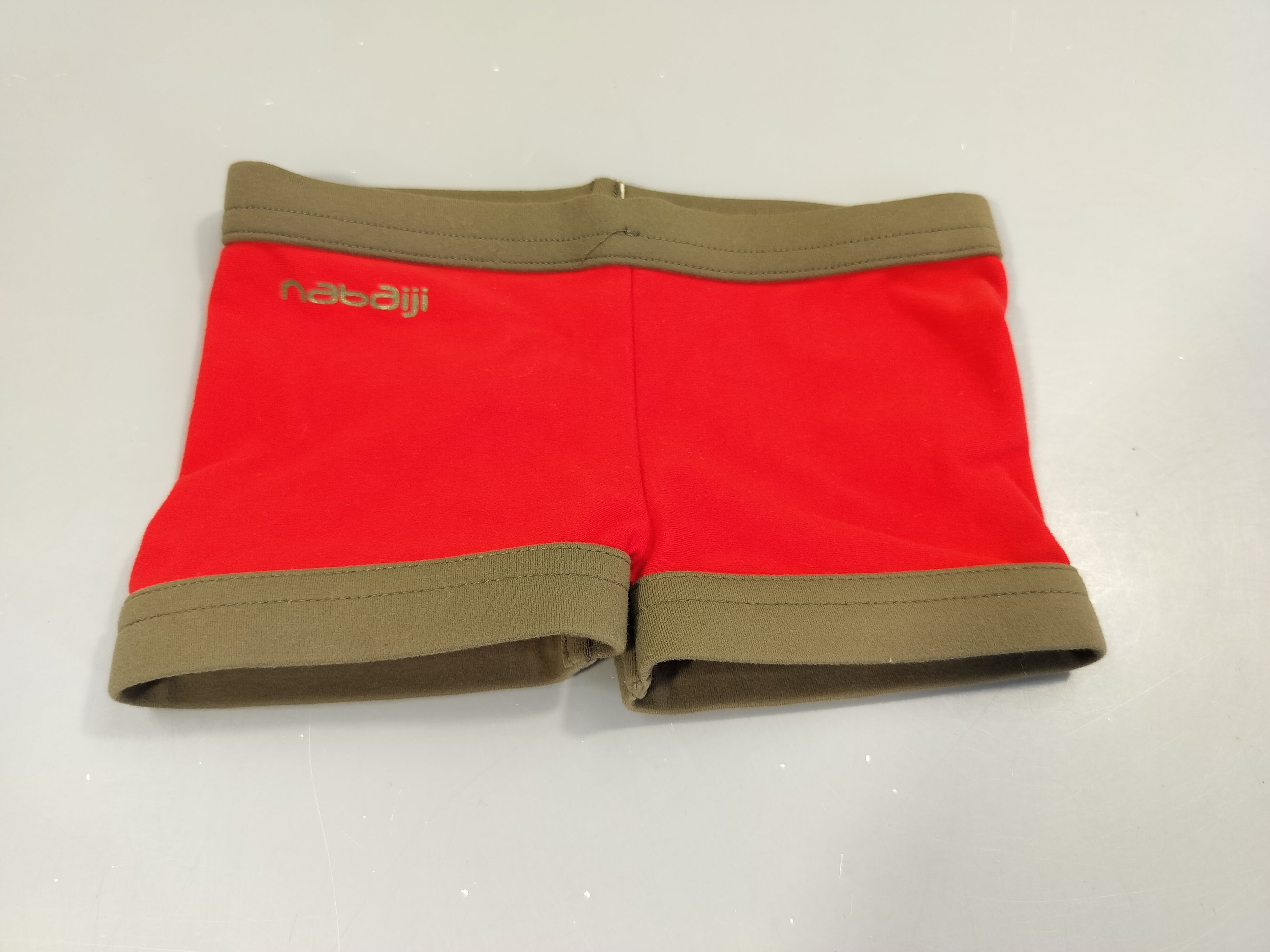 Maillot boxer rouge et brun
