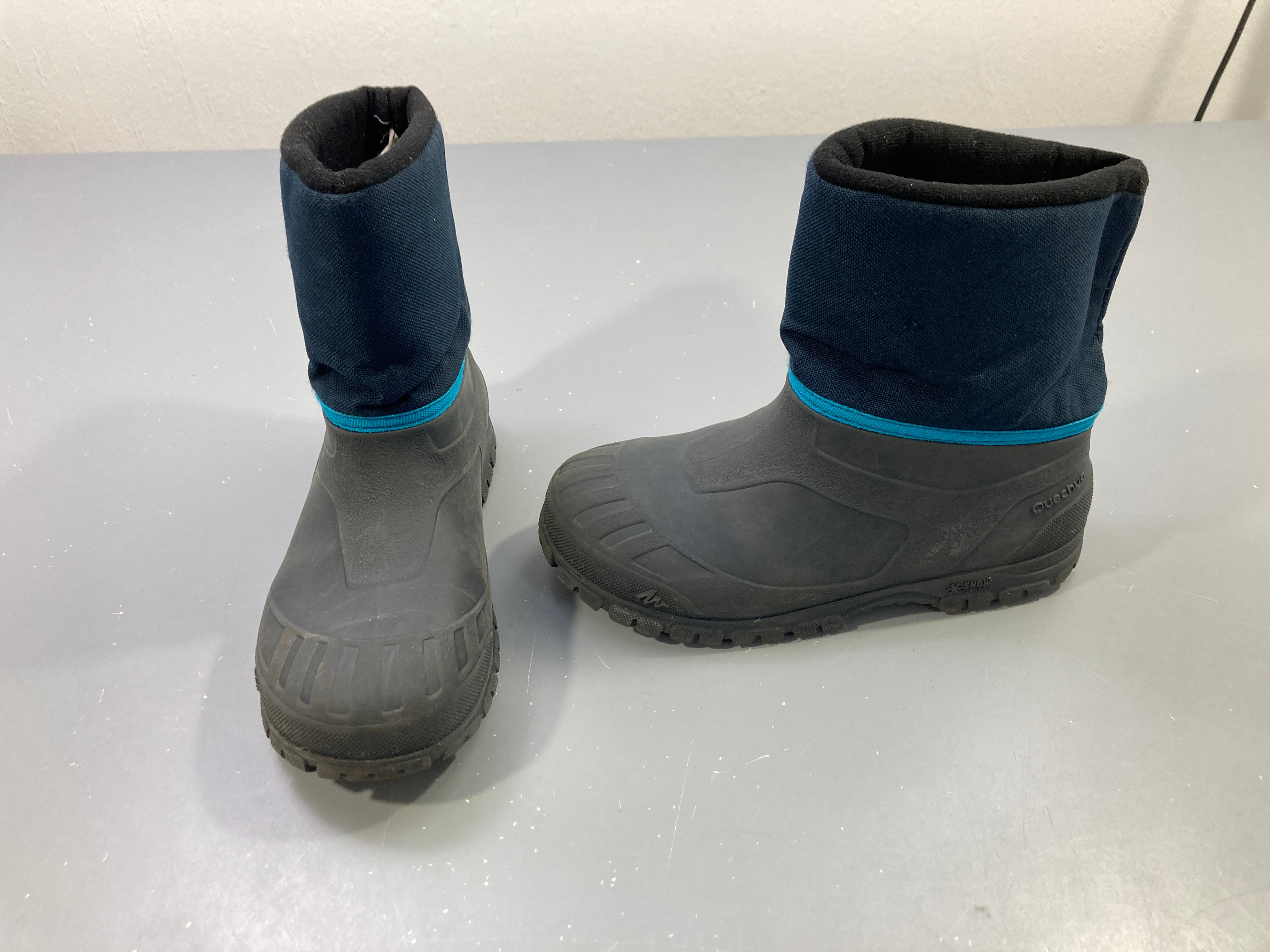 Bottes de neige noires et bleu marine, liseré turquoise, Quechua