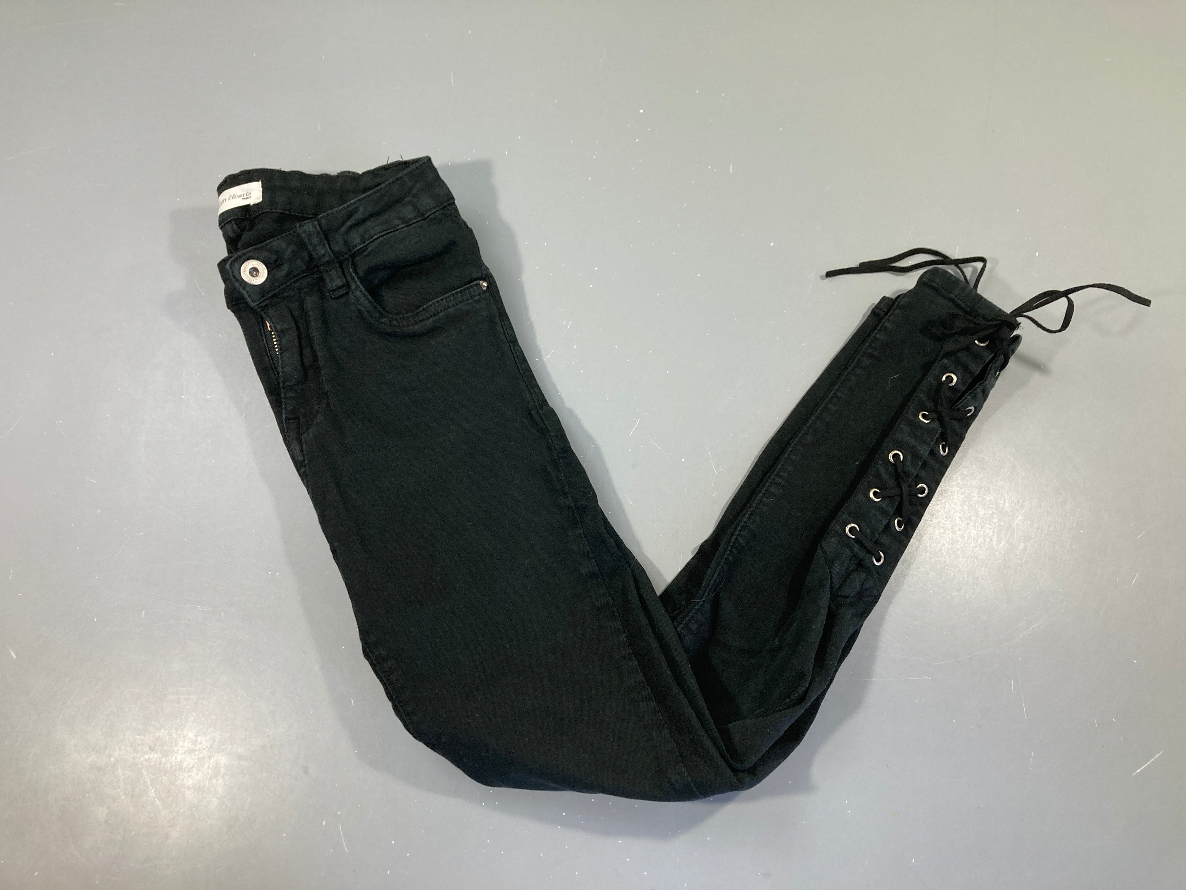 Pantalon noir slim  laçage bas